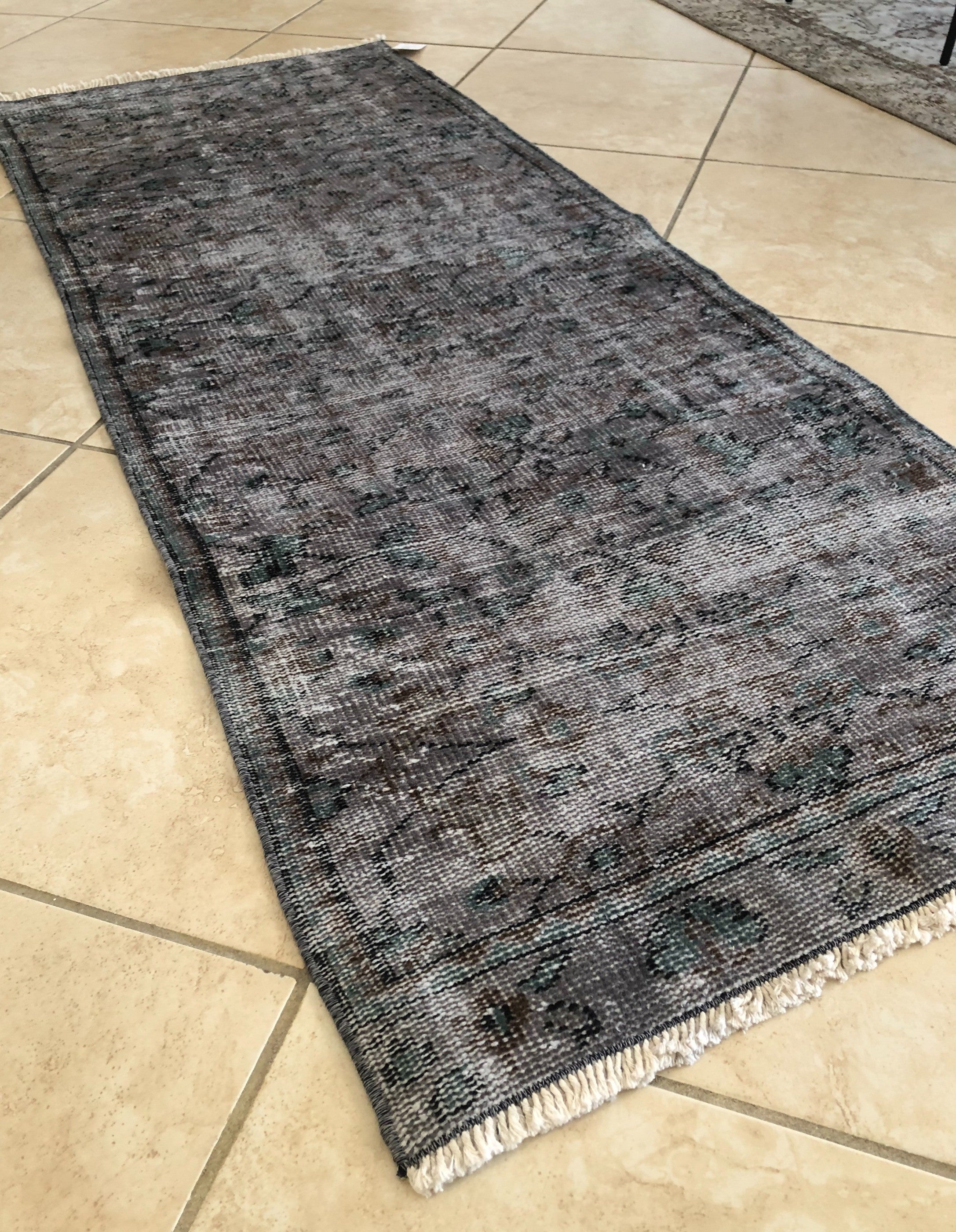 Daisy Charcoal 2.5' x 6.5' Vintage Runner Rug