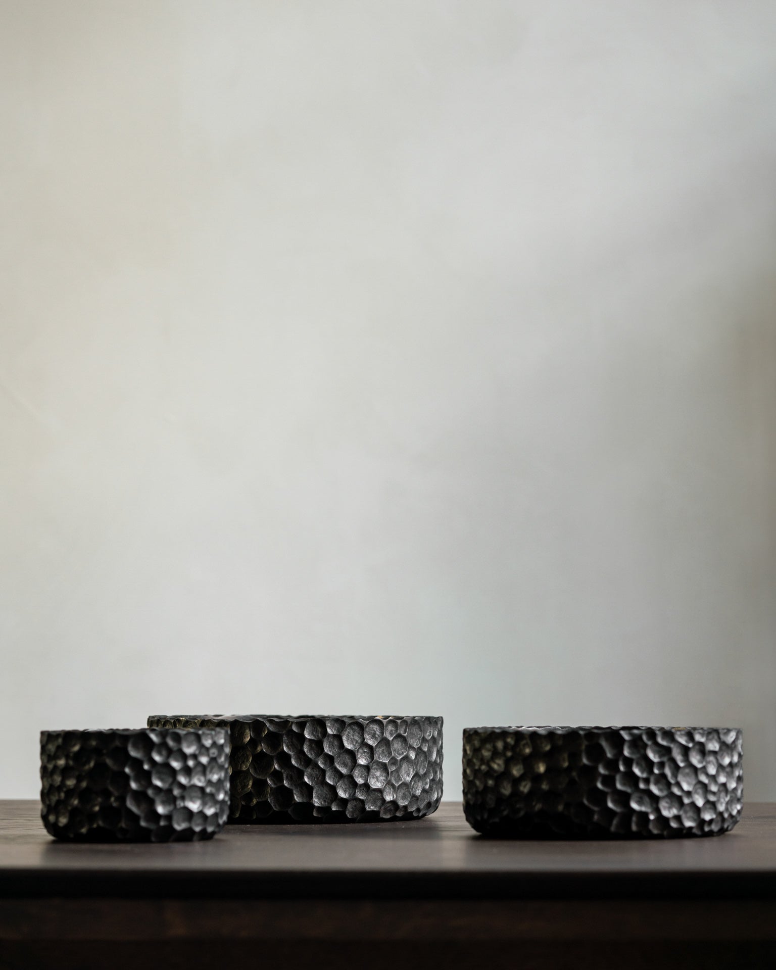 Mahogany Chopped Display Bowl Set in Black
