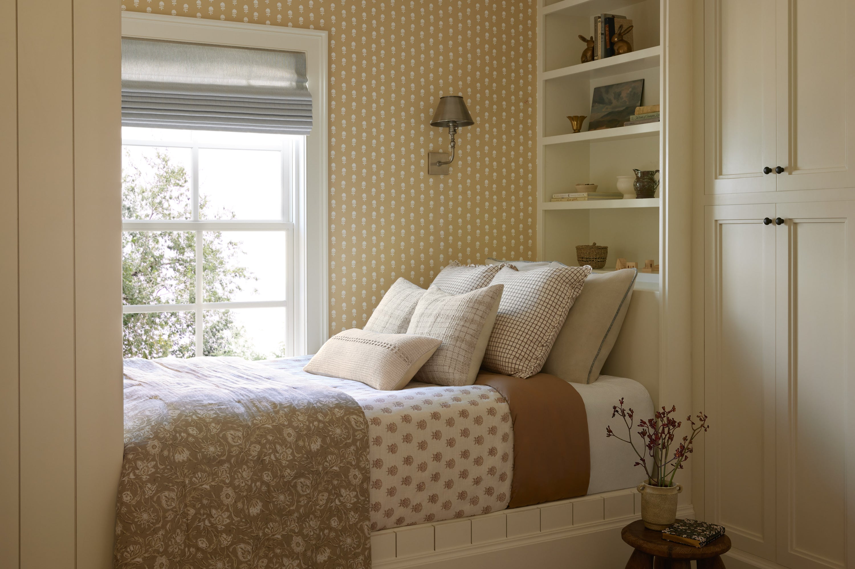 Chris Loves Julia x Loloi Harvey Ivory Pillow - Image 4