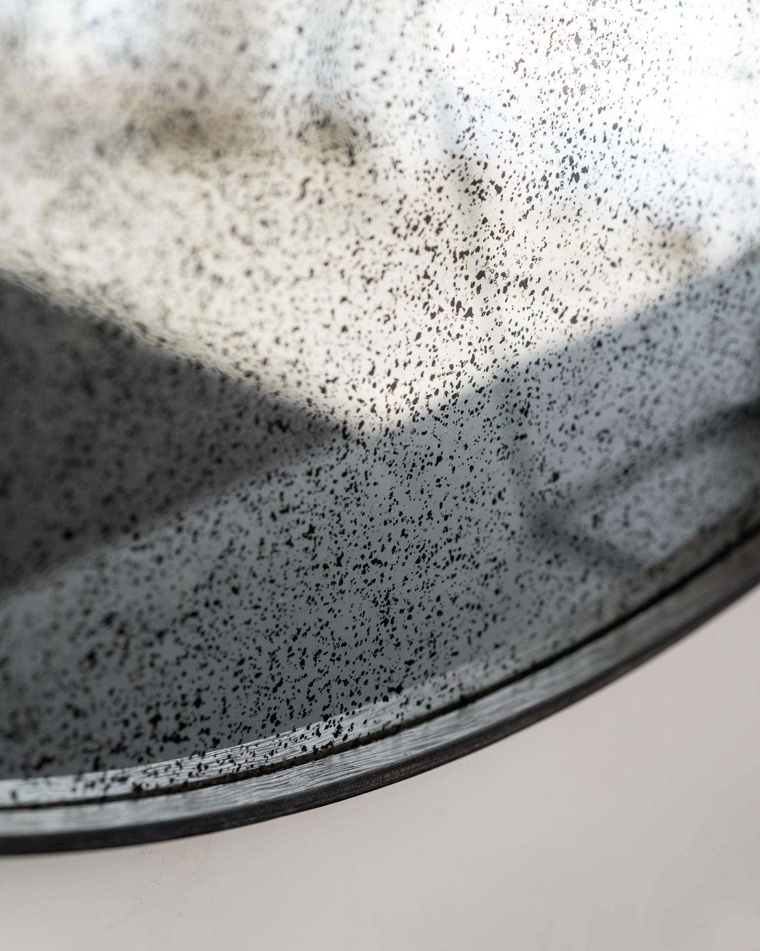 Aged wall mirror - Clear - wooden frame - medium aged - round White Cliff Studio Wall Mirror