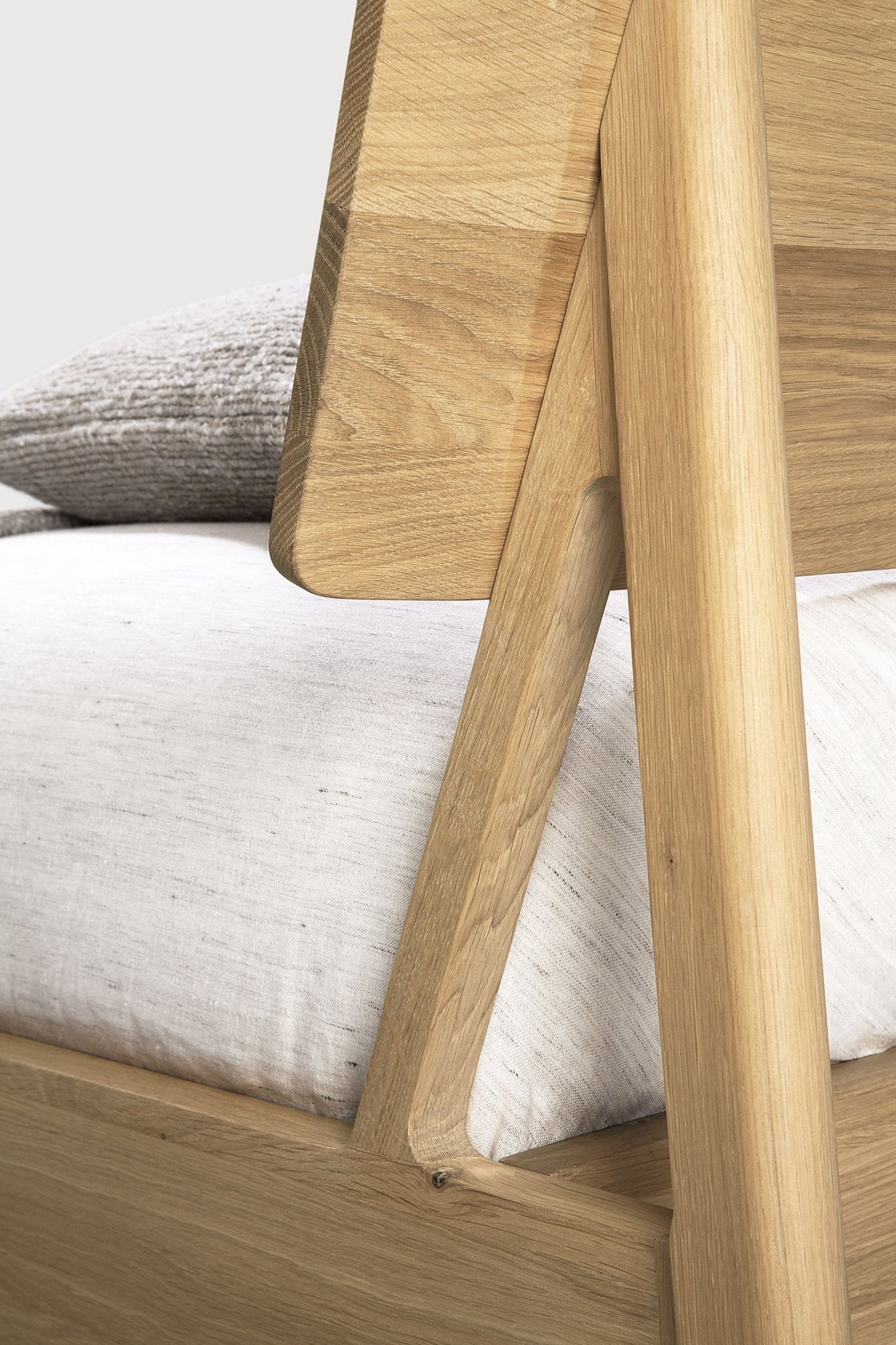 Air bed - oak - US King - with slats White Cliff Studio King Bed Frame