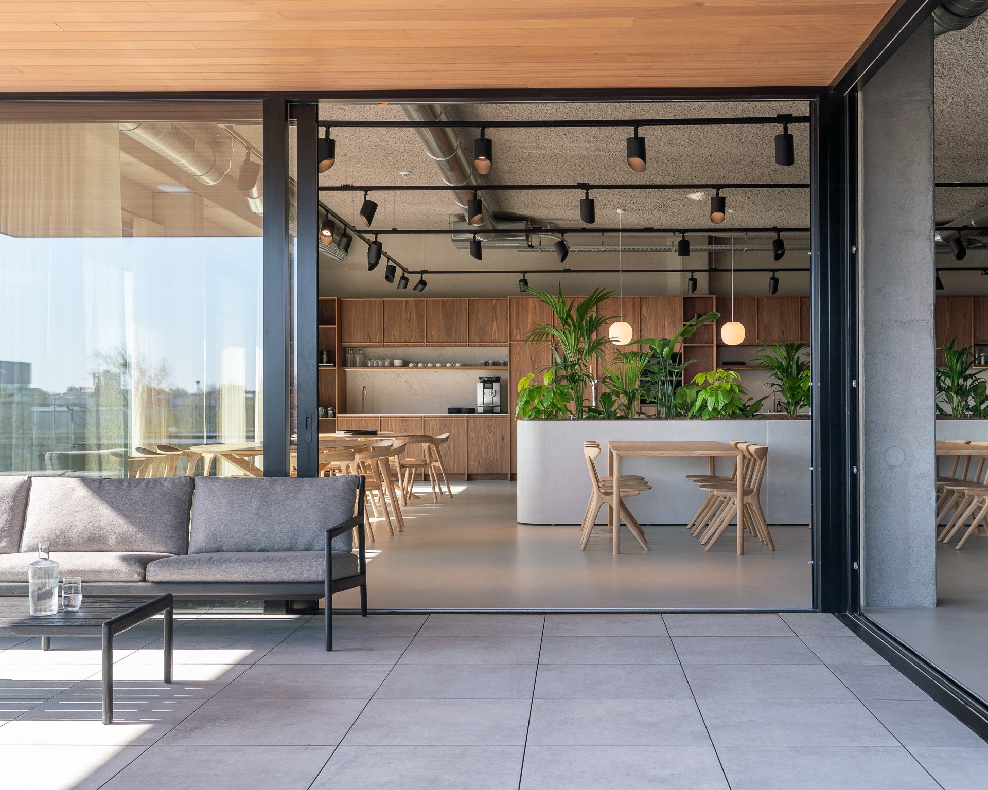 Air dining table - varnished oak - rectangular White Cliff Studio Dining Table
