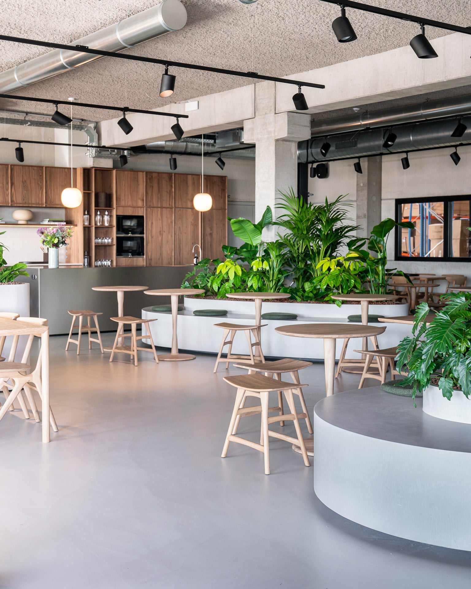 Air dining table - varnished oak - rectangular White Cliff Studio Dining Table