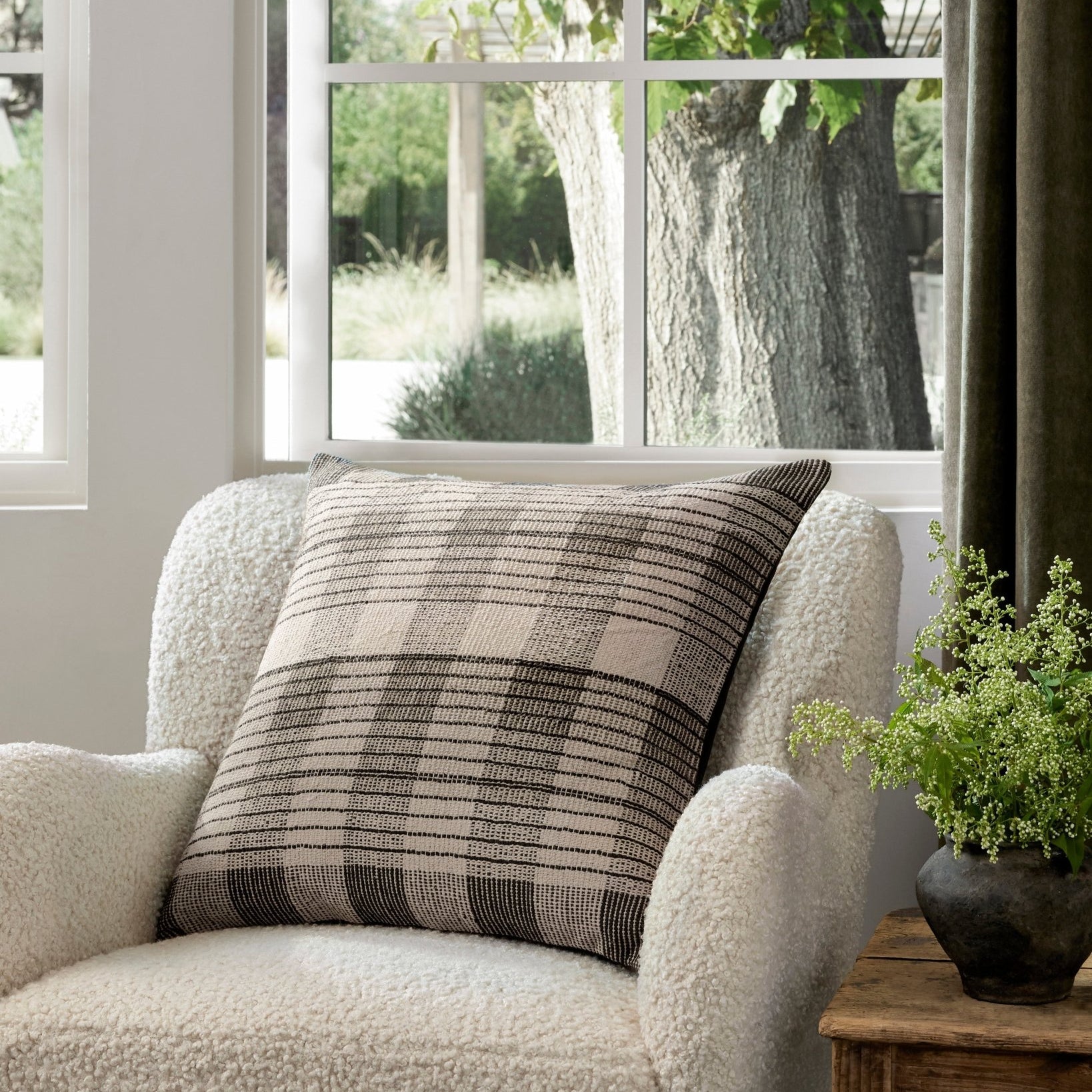 Amber Lewis x Loloi PAL0009 Ivory / Black Pillow White Cliff Studio Throw Pillows