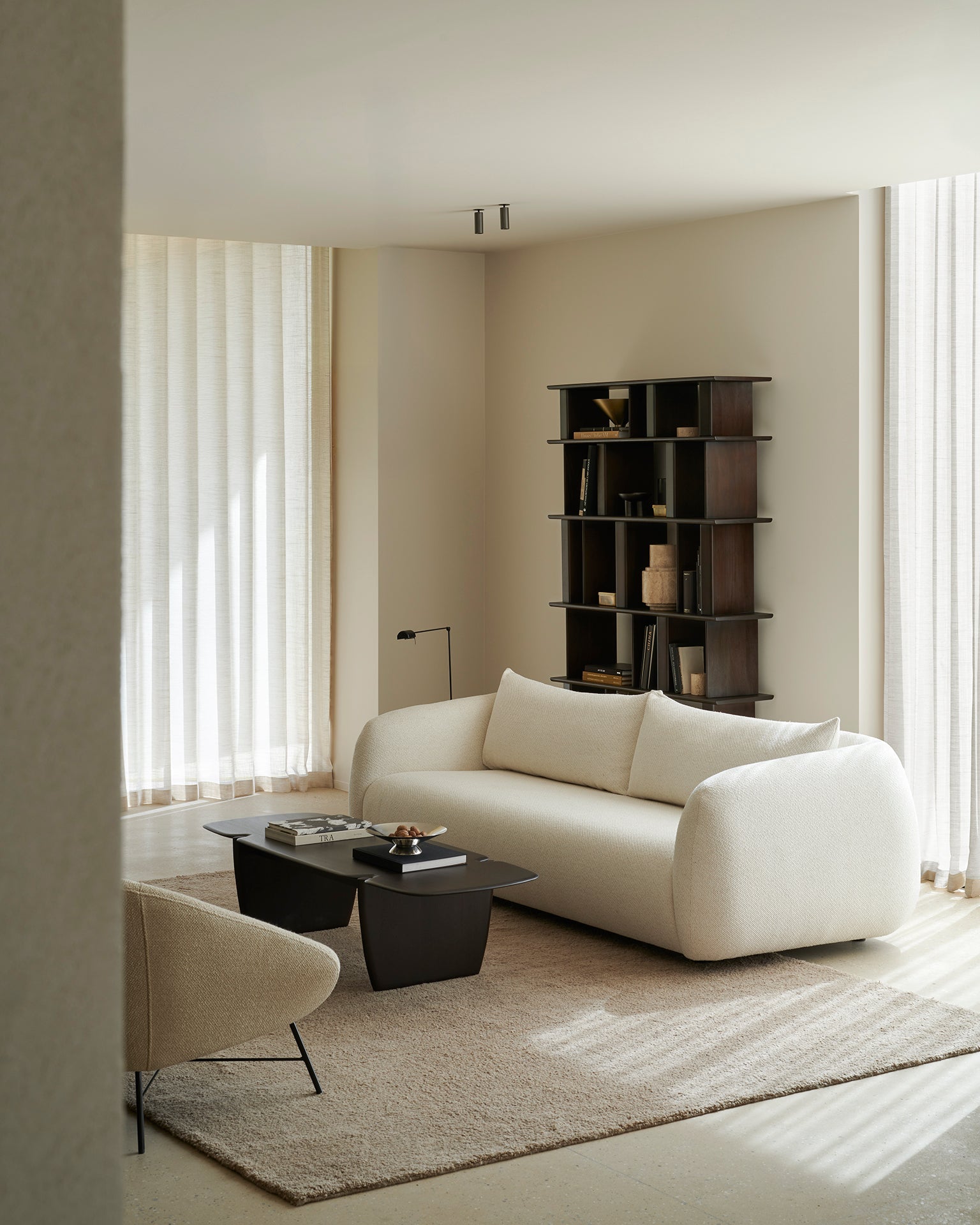 Barrow lounge chair - Ginger fabric White Cliff Studio Lounge Chair