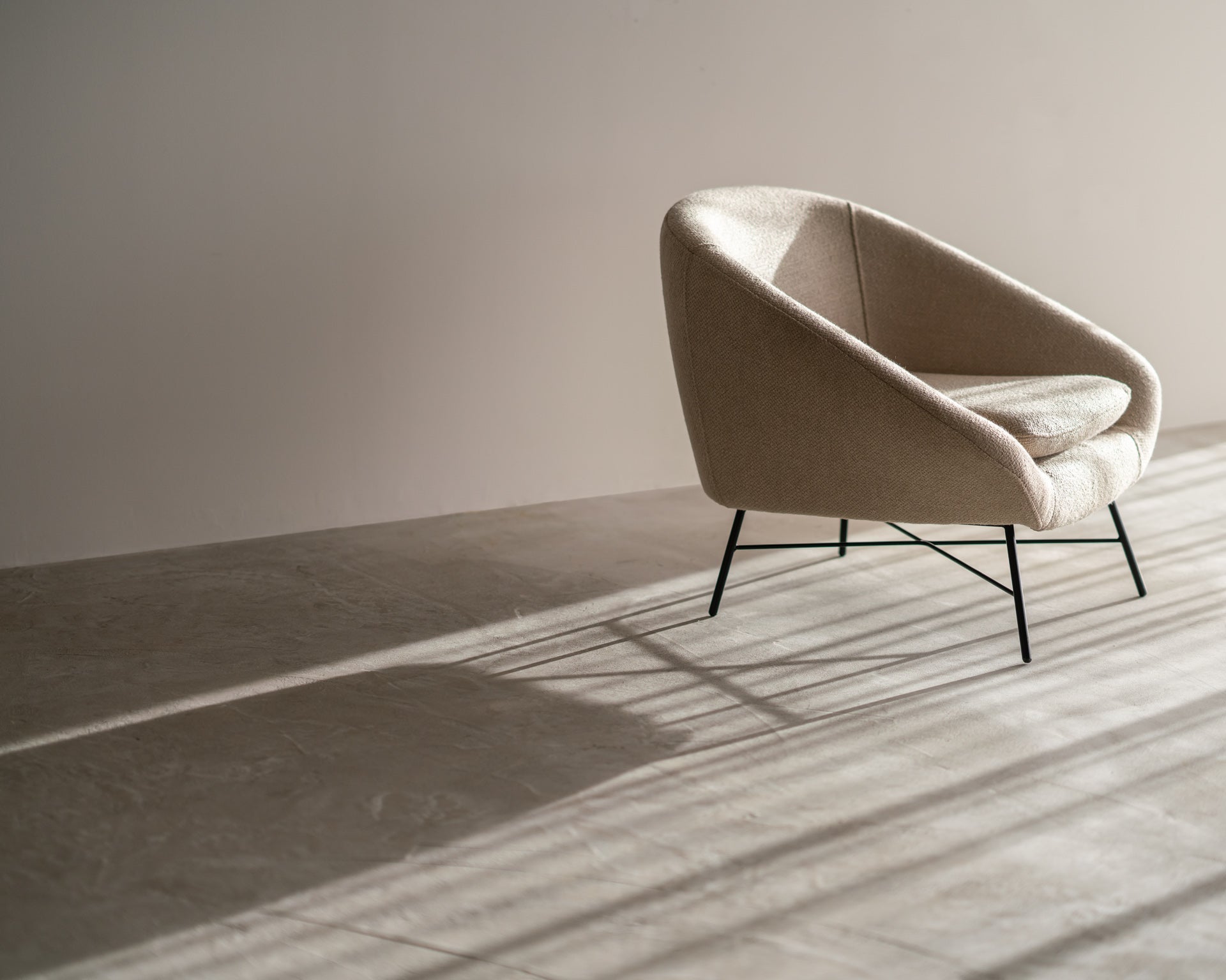 Barrow lounge chair - Off White fabric White Cliff Studio Lounge Chair