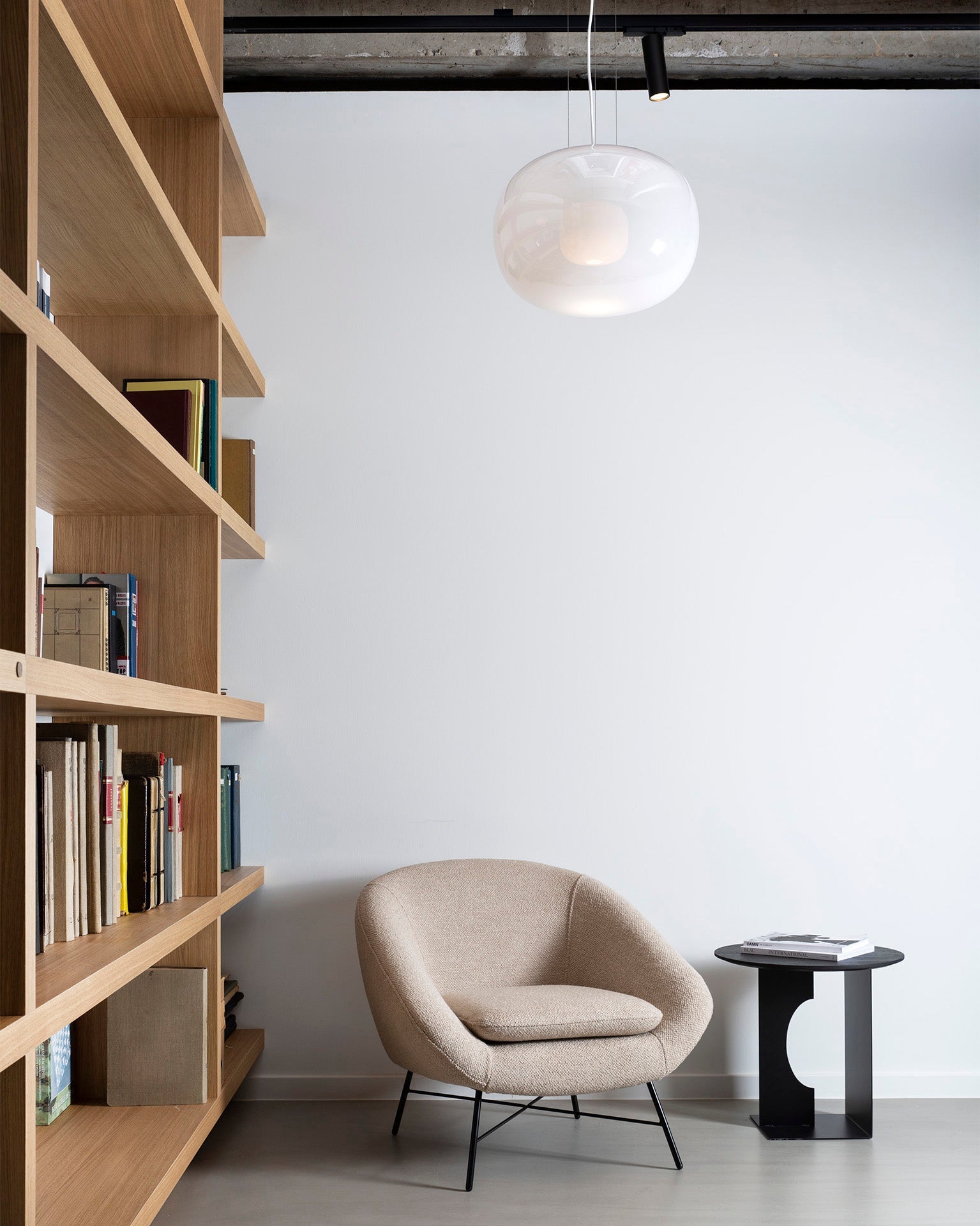 Barrow lounge chair - Off White fabric White Cliff Studio Lounge Chair