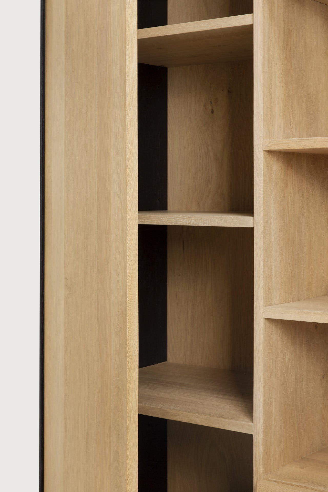 Blackbird cupboard - varnished oak - 1 door - 1 drawer White Cliff Studio Cab inet