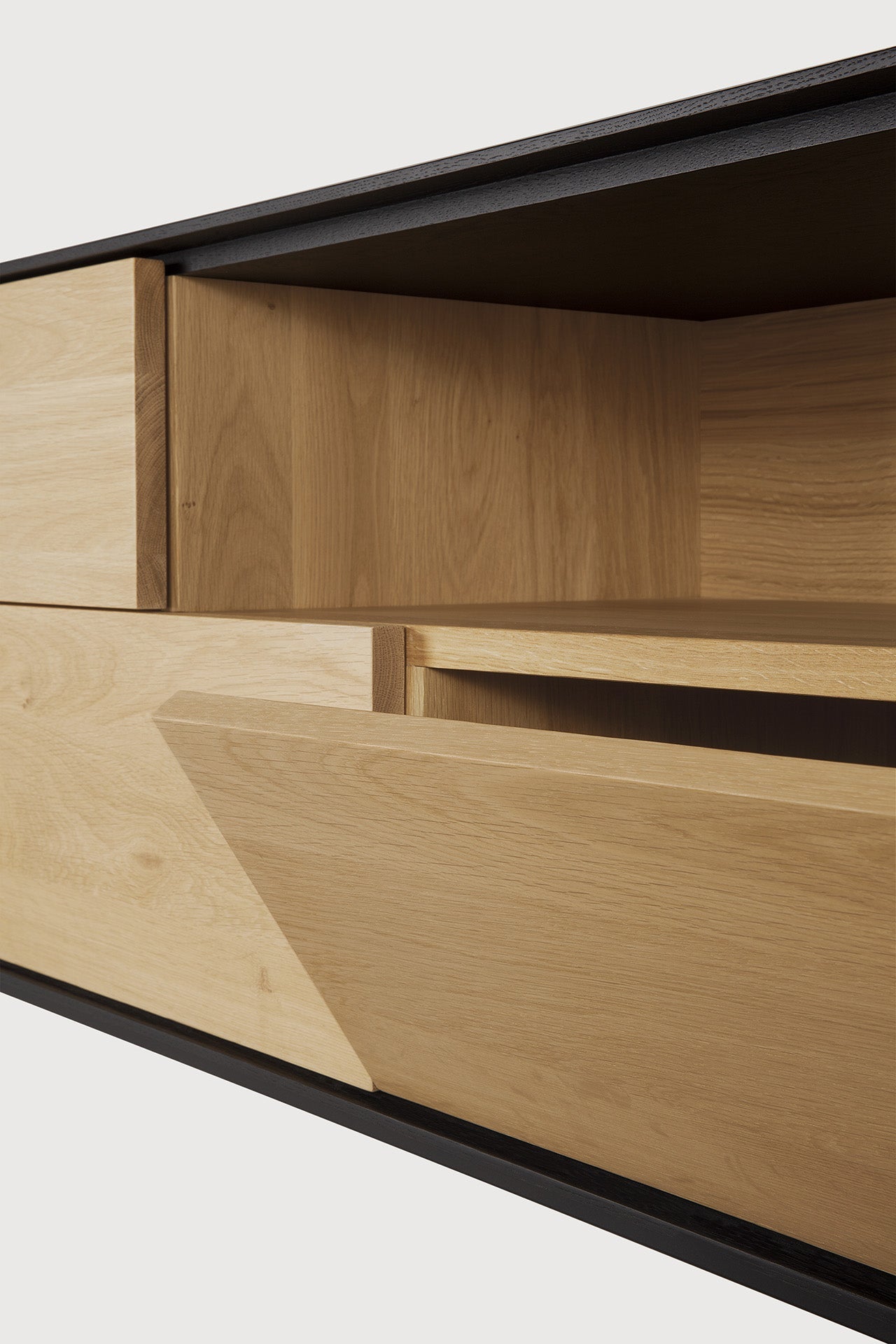 Blackbird TV cupboard - varnished oak - 1 door - 1 flip - down door - 2 drawers White Cliff Studio Media Console