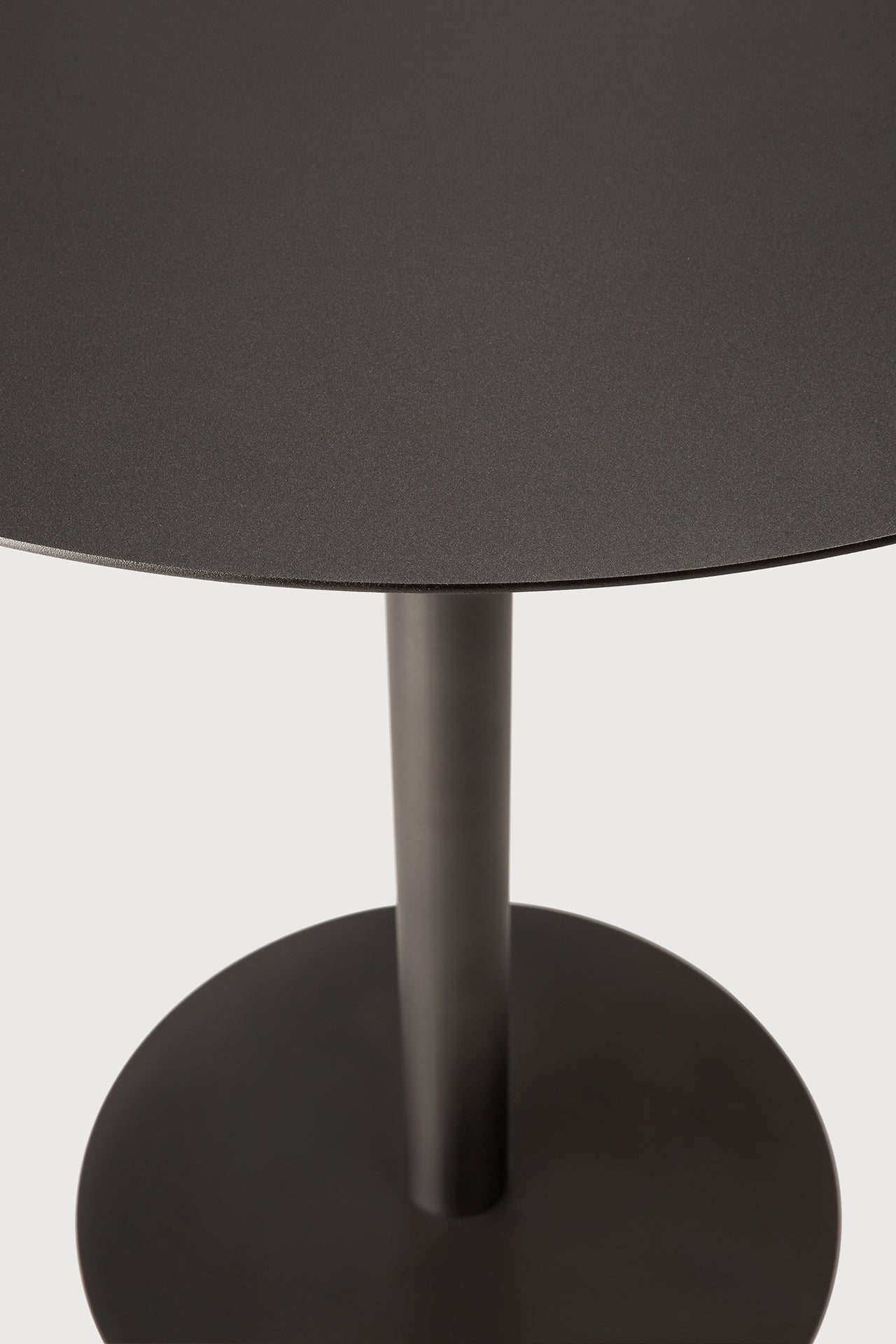 Blend dining table - metal top - Dark Bronze - Dark Bronze base - round White Cliff Studio Dining Table