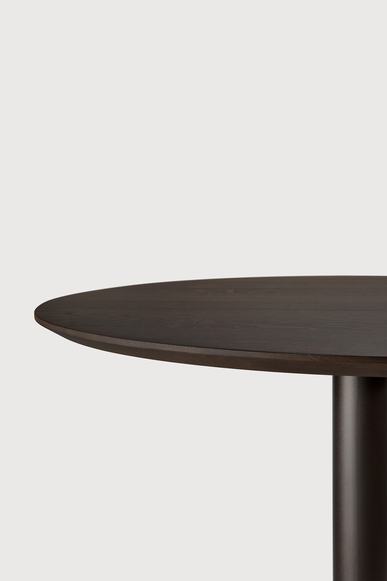 Blend dining table - varnished oak top - brown - Dark Bronze base - round White Cliff Studio Dining Table