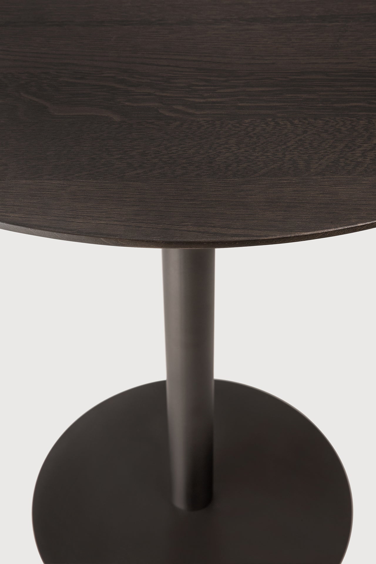 Blend dining table - varnished oak top - brown - Dark Bronze base - round White Cliff Studio Dining Table