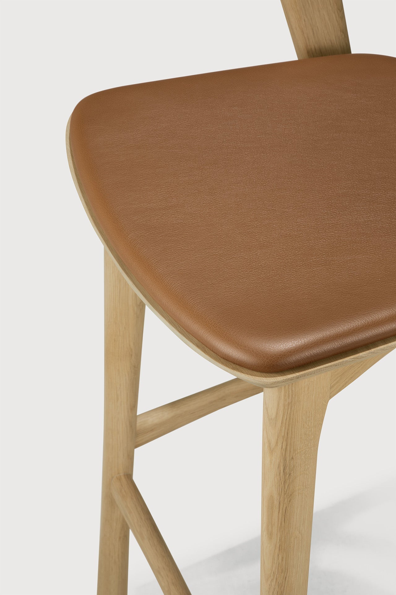Bok bar stool - varnished oak - Cognac leather White Cliff Studio Bar Stool