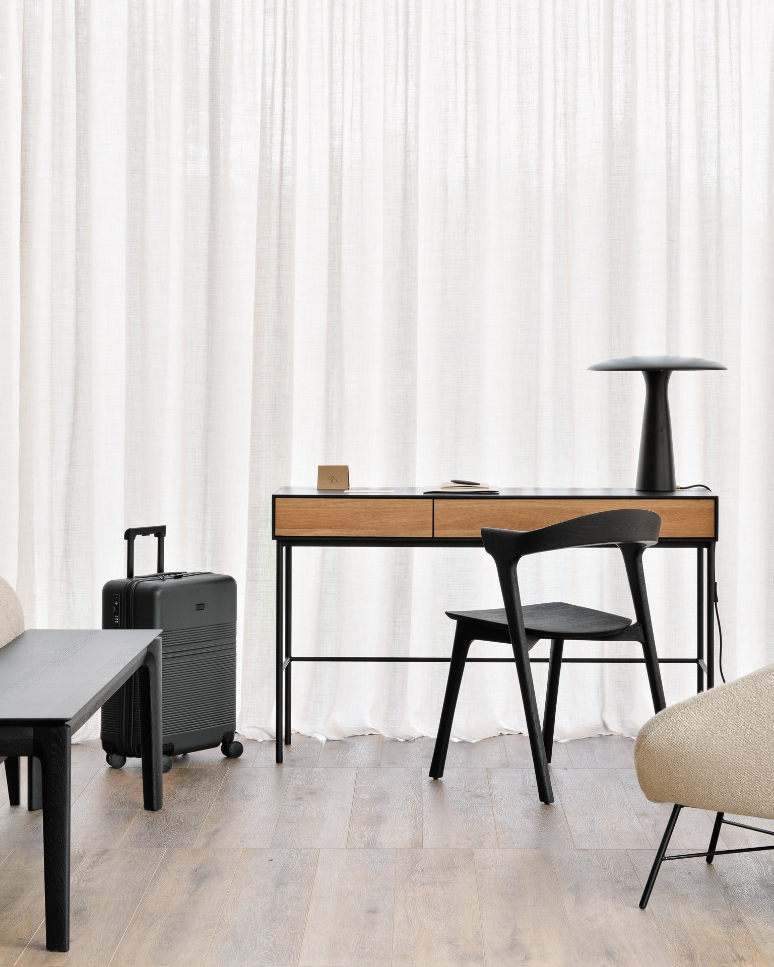 Bok bench - varnished oak - black White Cliff Studio Bench / Dining Bench