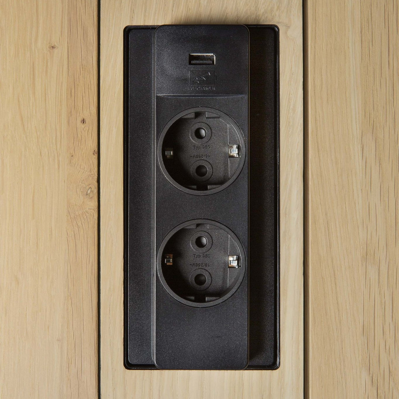 Bok cowork desk - varnished oak - rectangular - CEE7/3 (DE, NL, ES, RU...) White Cliff Studio Desk