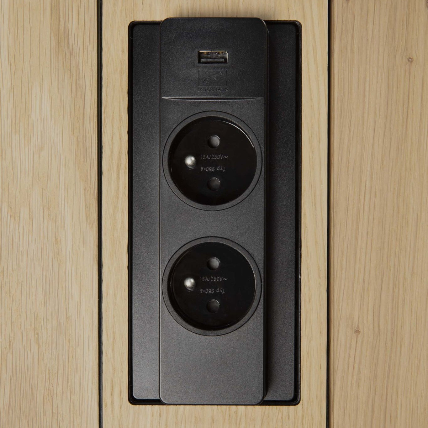 Bok cowork desk - varnished oak - rectangular - CEE7/5 (FR, BE, PL, CZ…) White Cliff Studio Desk