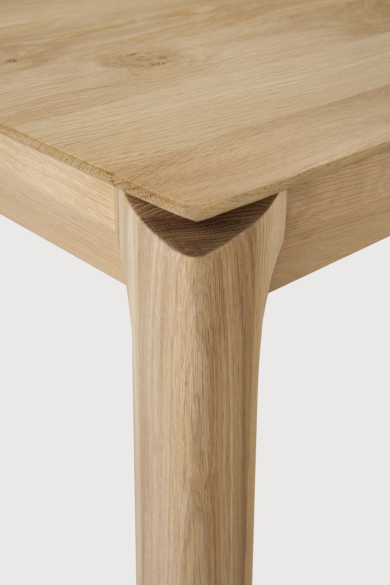 Bok desk - varnished oak - rectangular - with cable management White Cliff Studio Desk