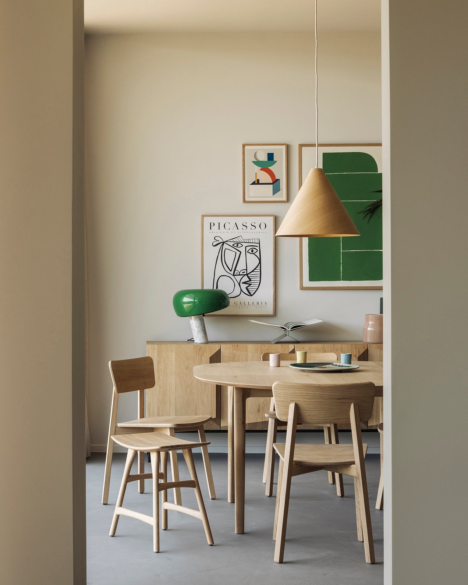 Bok extendable dining table - oak - round White Cliff Studio Dining Table