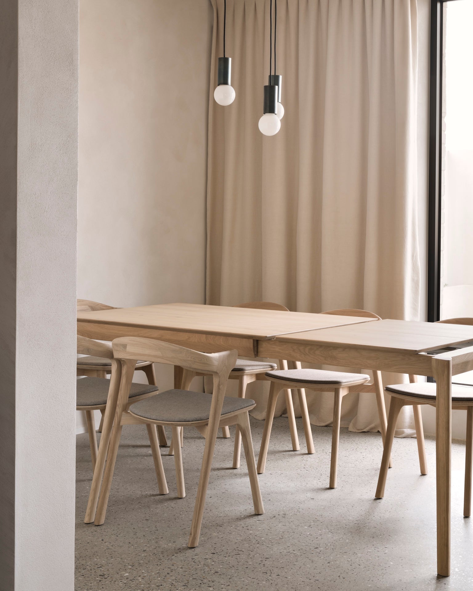 Bok extendable dining table - varnished oak - rectangular White Cliff Studio Dining Table