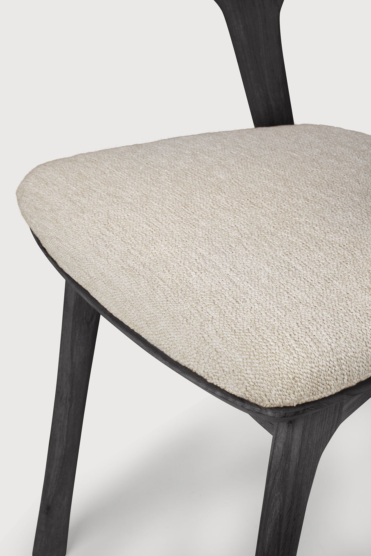 Bok outdoor dining chair - varnished teak - black - Natural fabric White Cliff Studio Outdoor Dining Chair