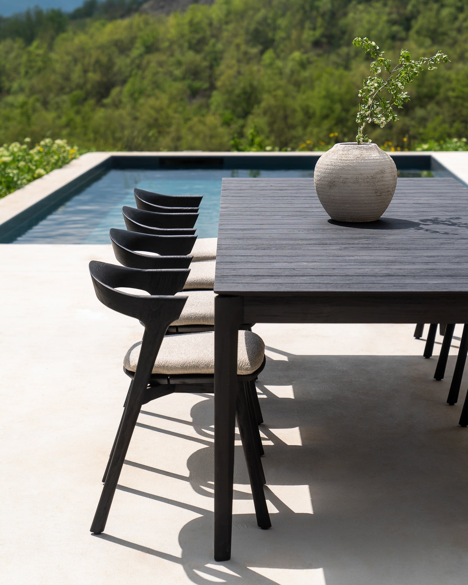Bok outdoor dining chair - varnished teak - black - Natural fabric White Cliff Studio Outdoor Dining Chair