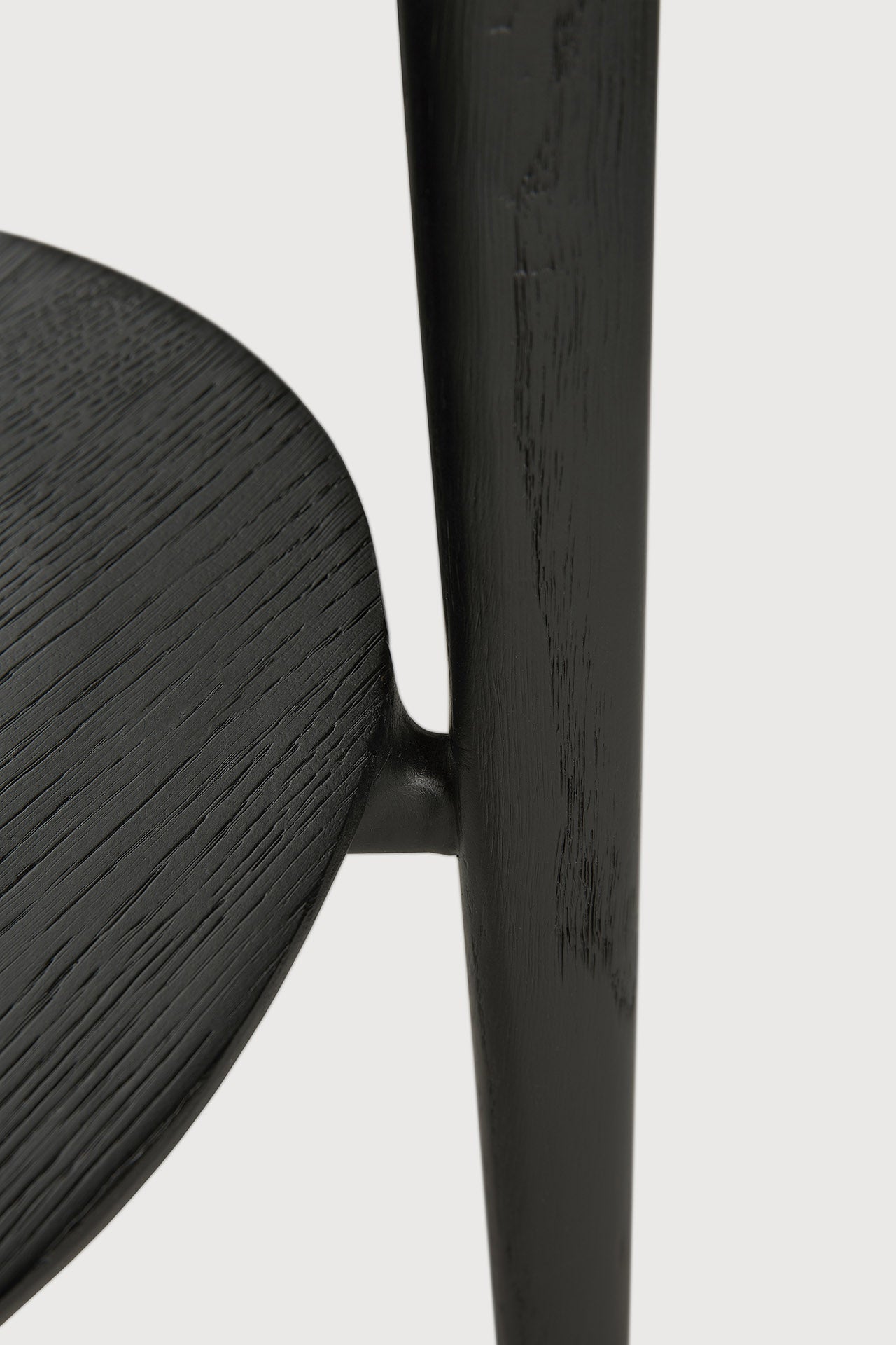 Bok side table - varnished oak - black - round White Cliff Studio Side Table