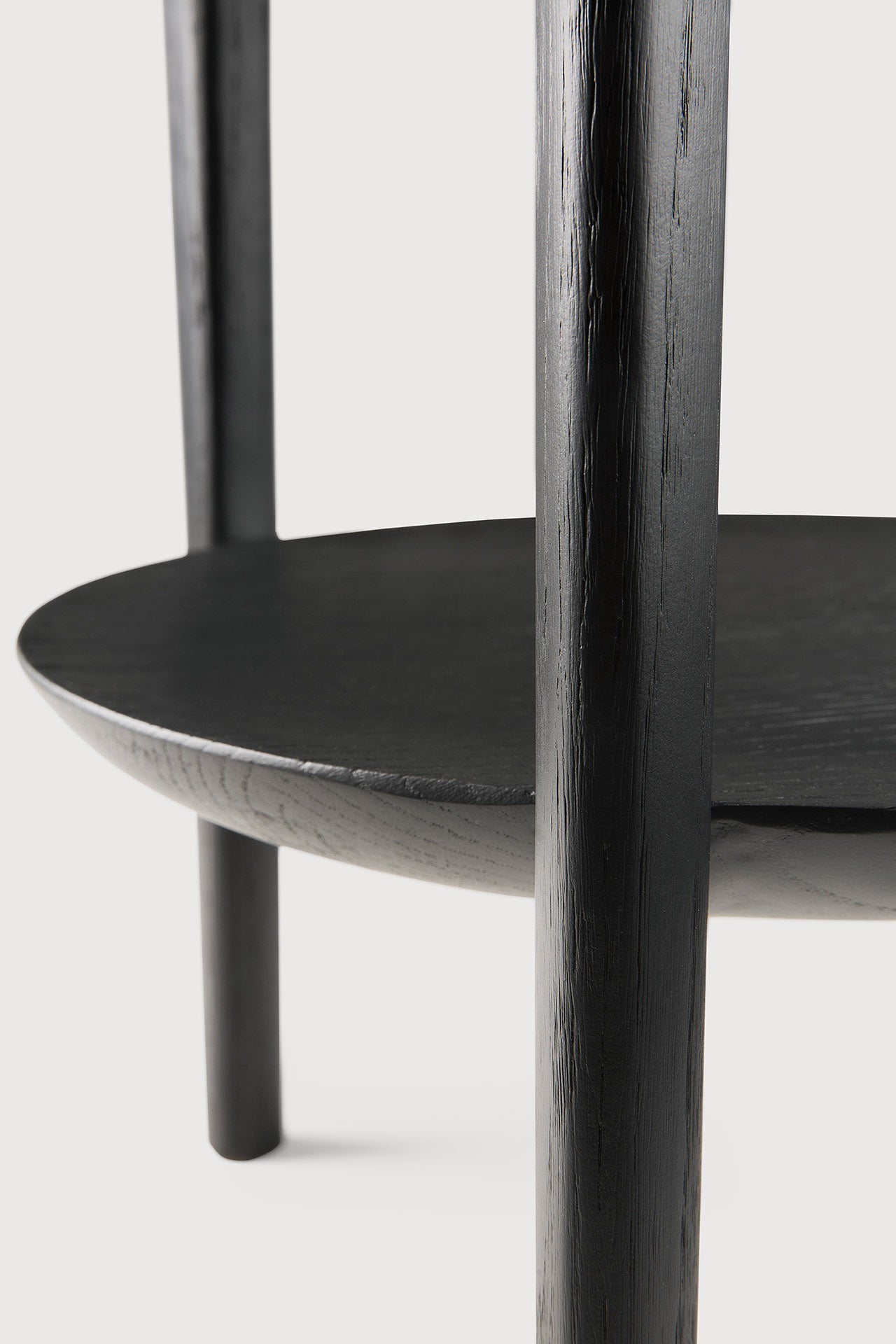 Bok side table - varnished oak - black - round White Cliff Studio Side Table