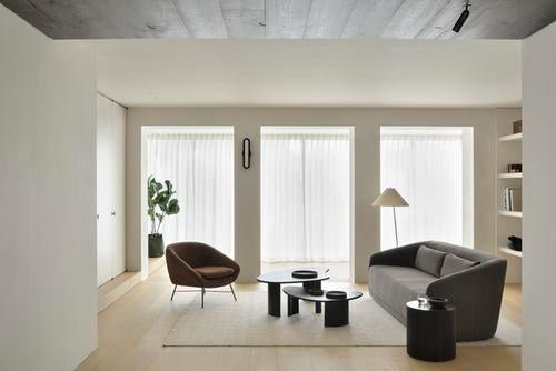 Boomerang coffee table - varnished mahogany - dark brown - pebble shape White Cliff Studio COFFEE TABLE