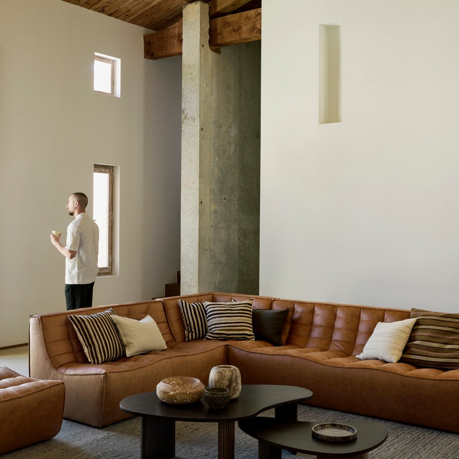 Boomerang coffee table - varnished mahogany - dark brown - pebble shape White Cliff Studio COFFEE TABLE