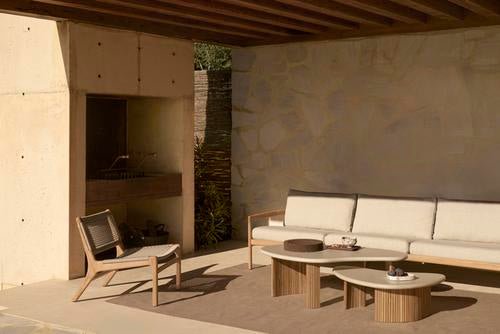 Boomerang outdoor coffee table - varnished concrete top - reclaimed teak base - Light Grey - pebble shape White Cliff Studio Outdoor Coffee Table