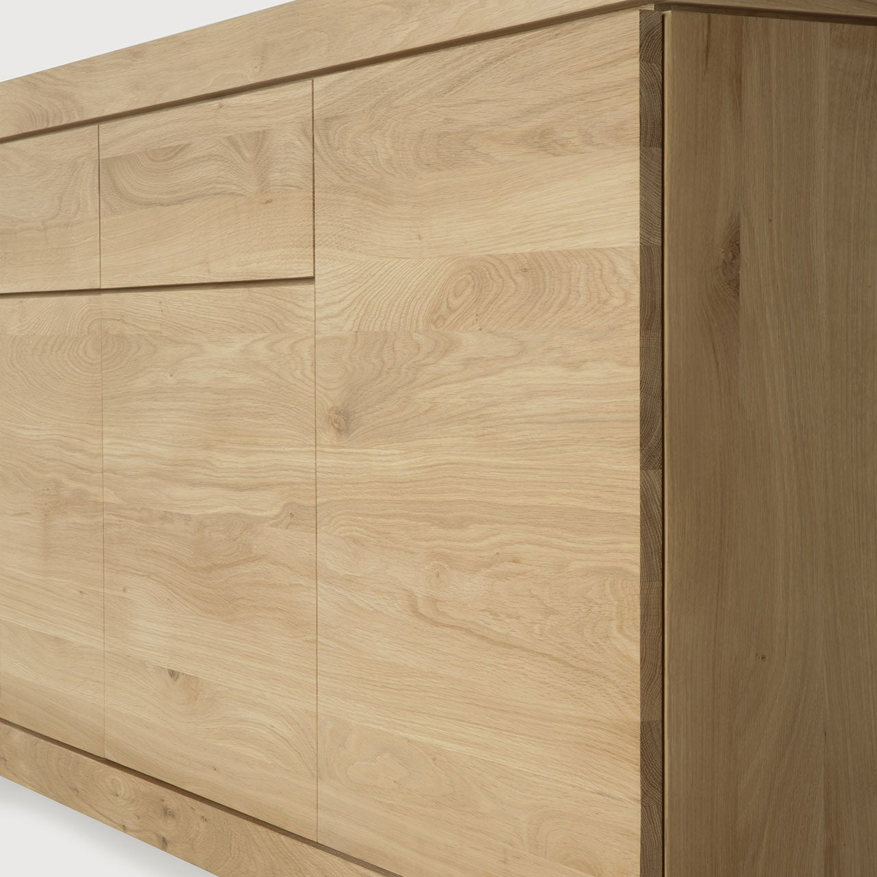 Burger sideboard - oak - 5 doors - 3 drawers White Cliff Studio Sideboard
