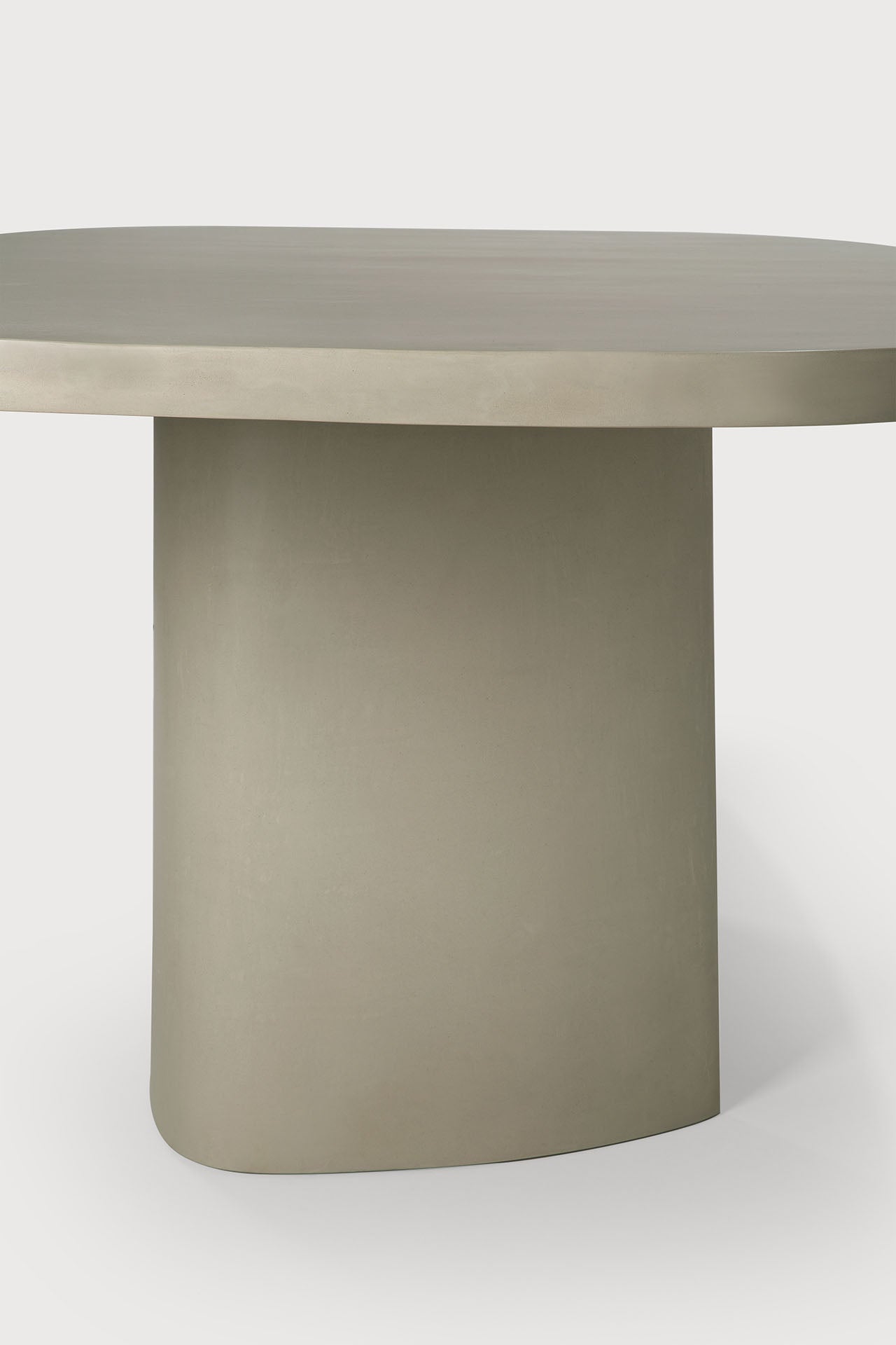 Canyon outdoor dining table - varnished concrete - Light Grey - oval White Cliff Studio Outdoor Dining Table