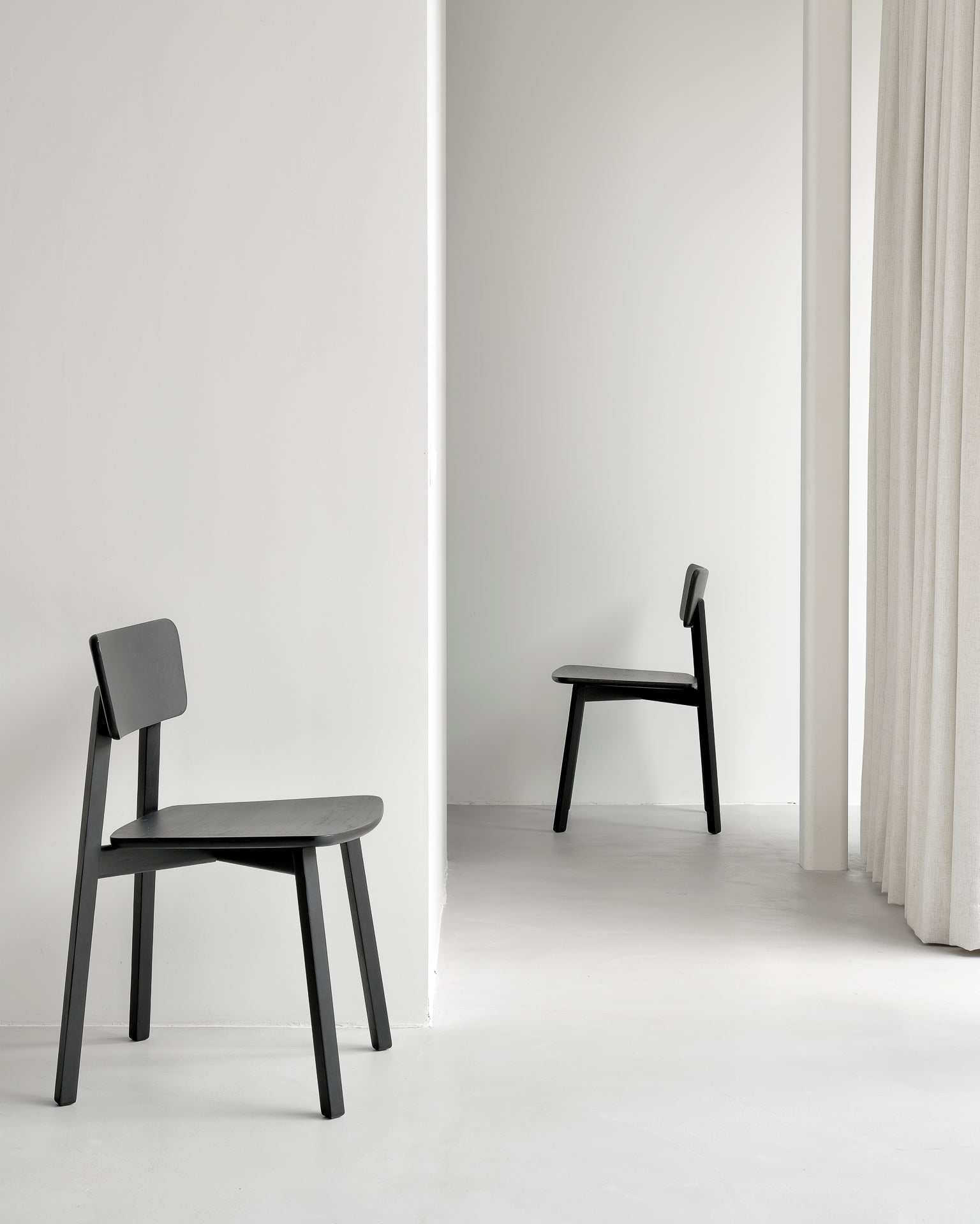 Casale dining chair - varnished oak - black White Cliff Studio Dining Chair