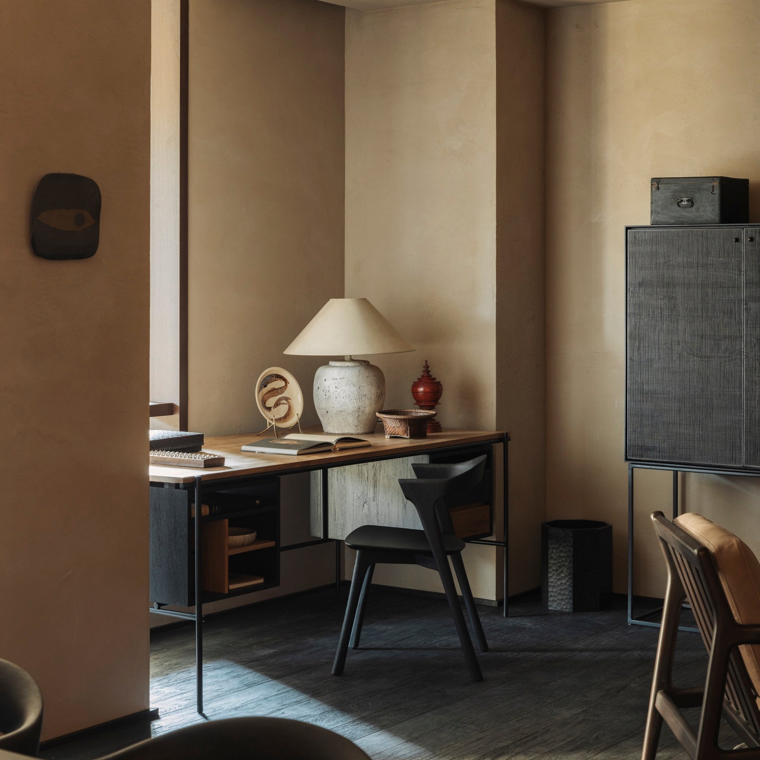 Chopped paper basket - varnished mahogany - black White Cliff Studio Trash can