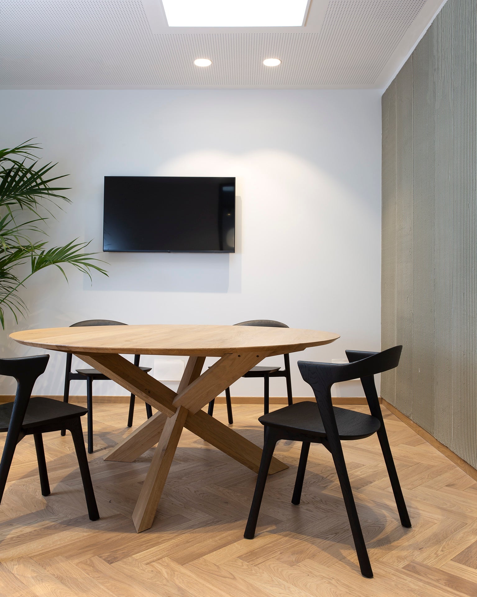 Circle dining table - varnished oak - round White Cliff Studio Dining Table