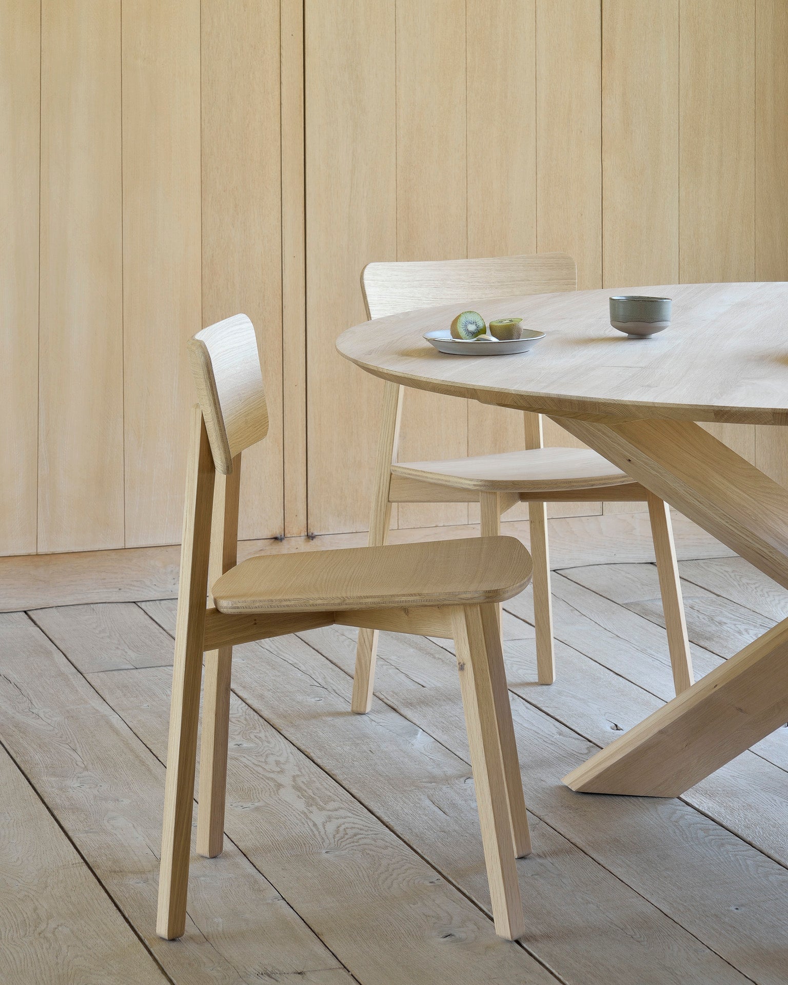 Circle dining table - varnished oak - round White Cliff Studio Dining Table