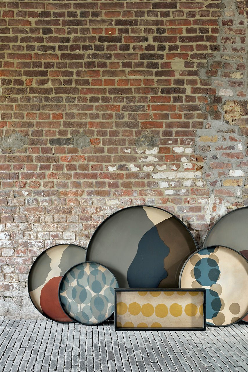 Combined Dots tray - glass - Graphite - round - XL White Cliff Studio Trays