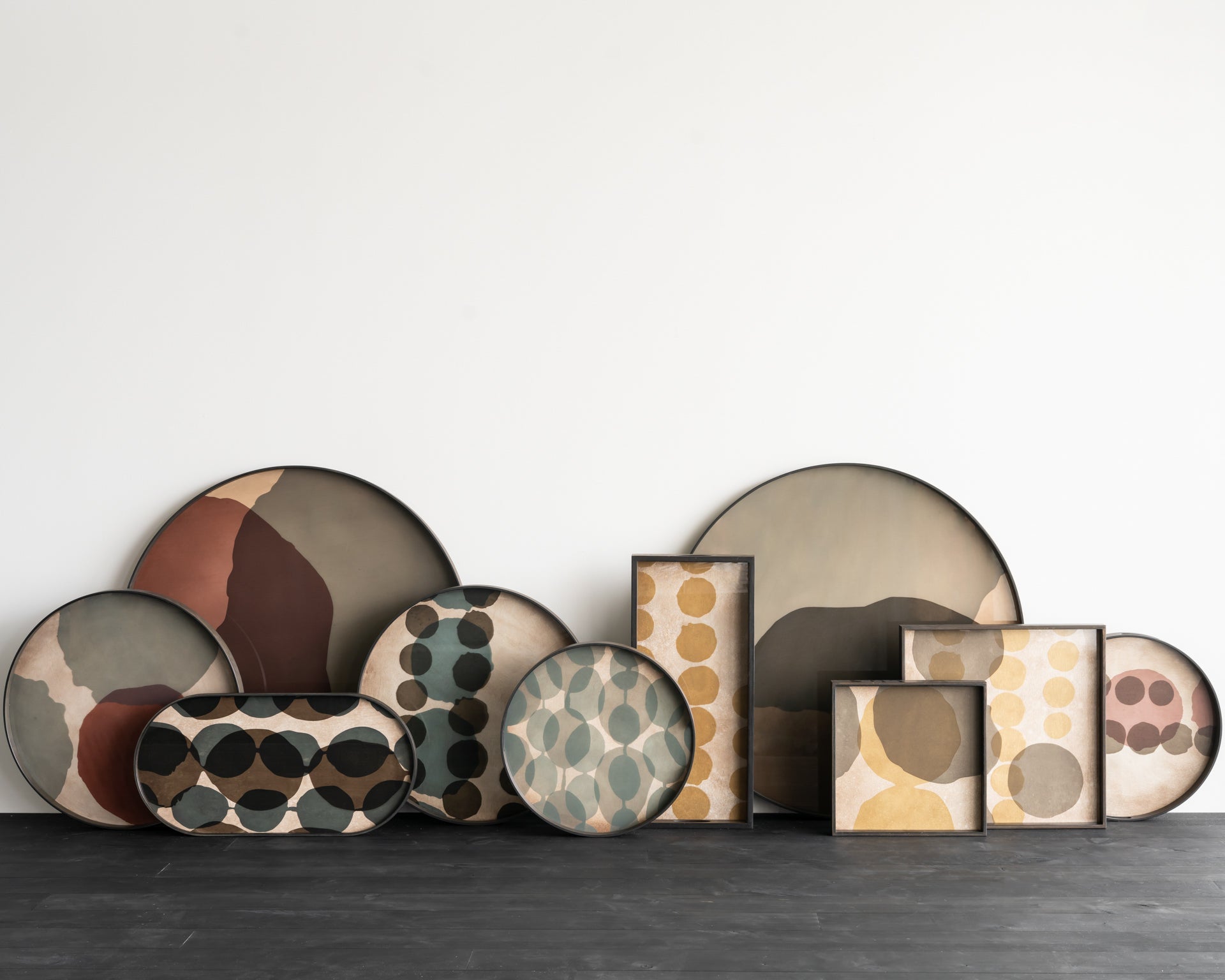 Connected Dots tray - glass - round - S White Cliff Studio Trays