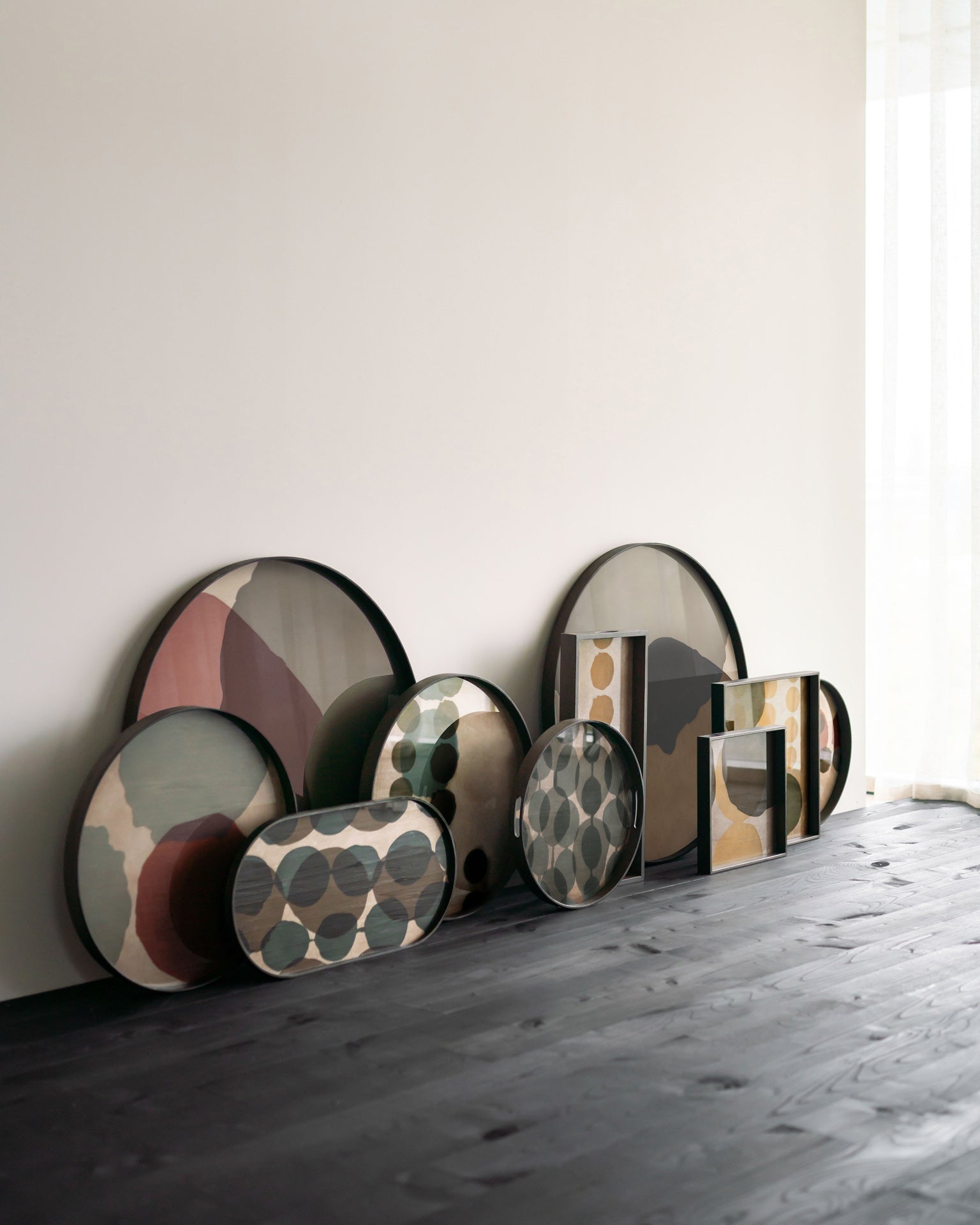 Connected Dots tray - glass - round - S White Cliff Studio Trays