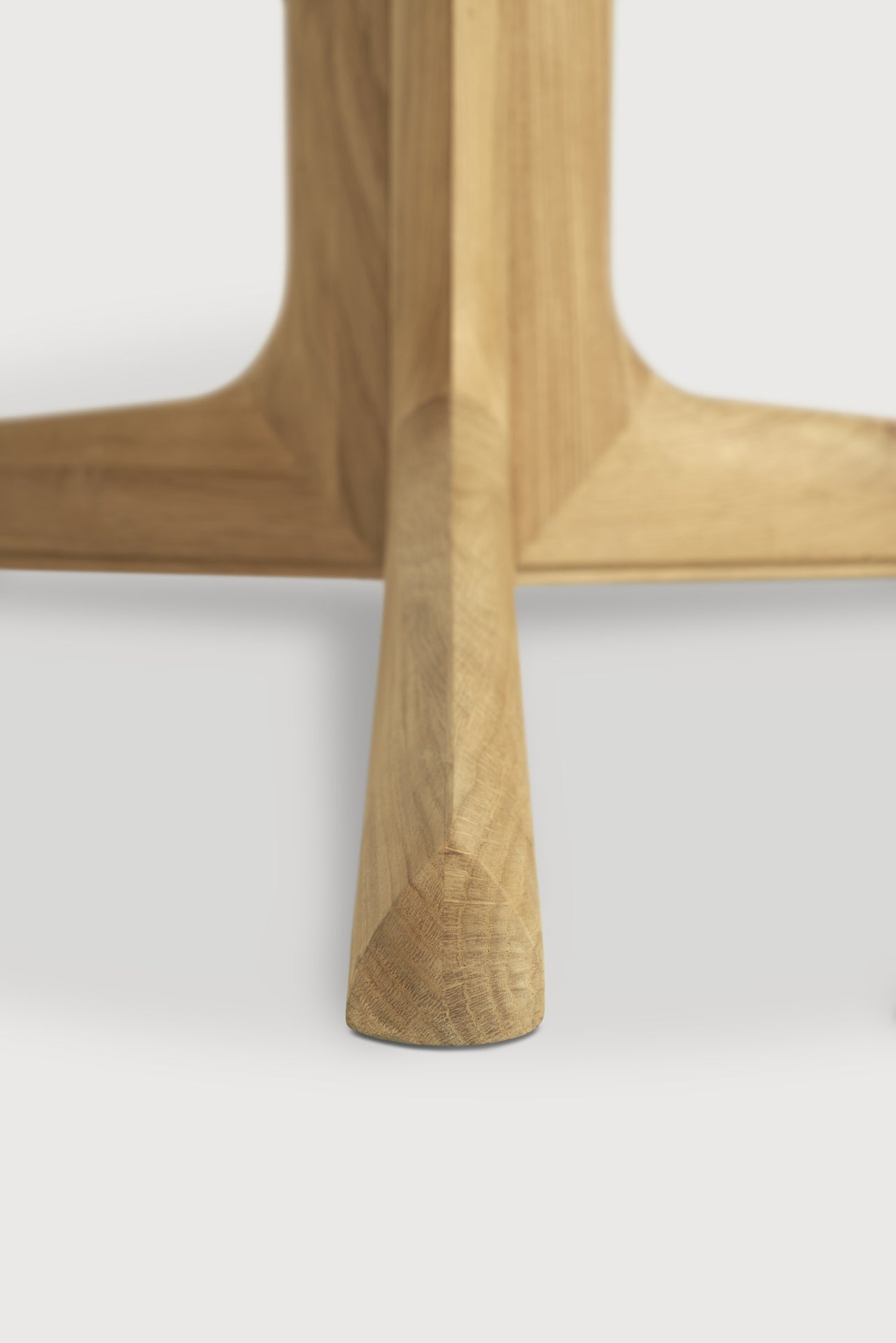 Corto dining table - oak - round White Cliff Studio Dining Table