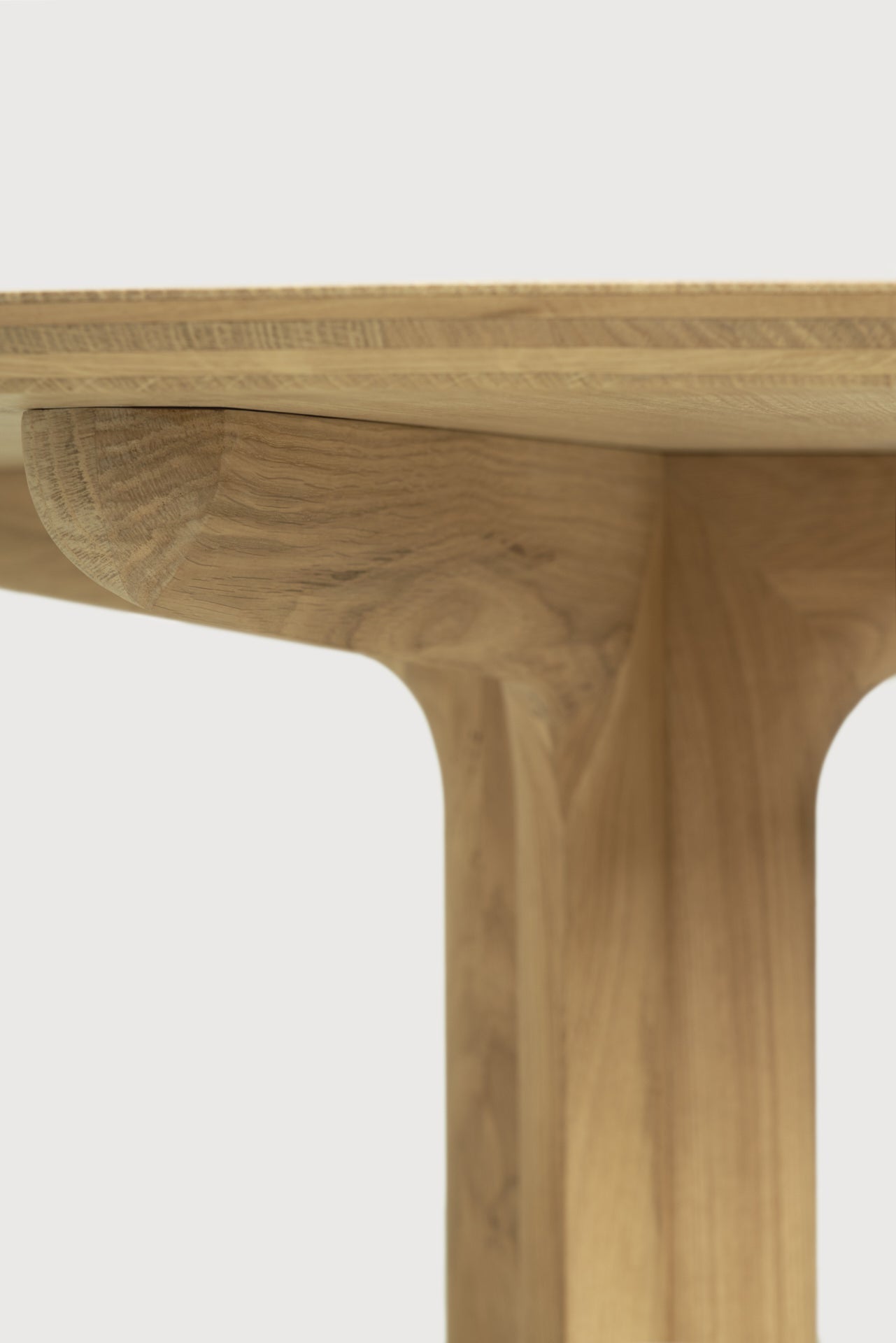 Corto dining table - oak - round White Cliff Studio Dining Table