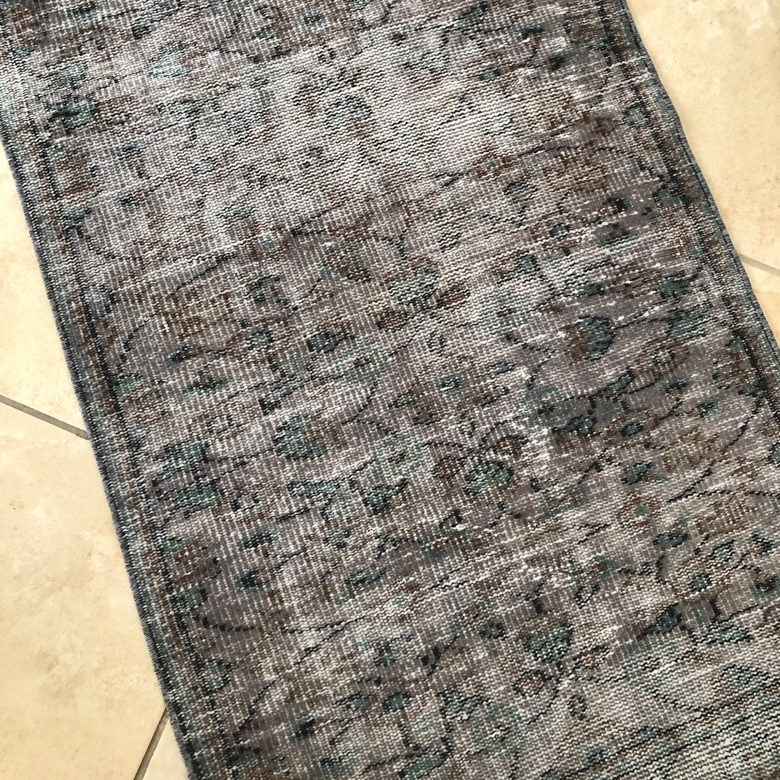 Daisy Charcoal 2.5' x 6.5' Vintage Runner Rug