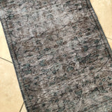 Daisy Charcoal 2.5' x 6.5' Vintage Runner Rug
