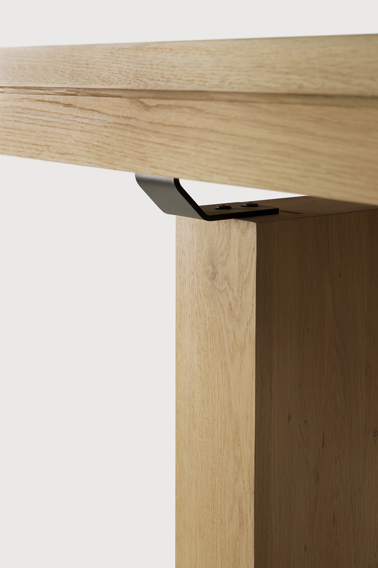 Double extendable dining table - oak - rectangular White Cliff Studio Dining Table