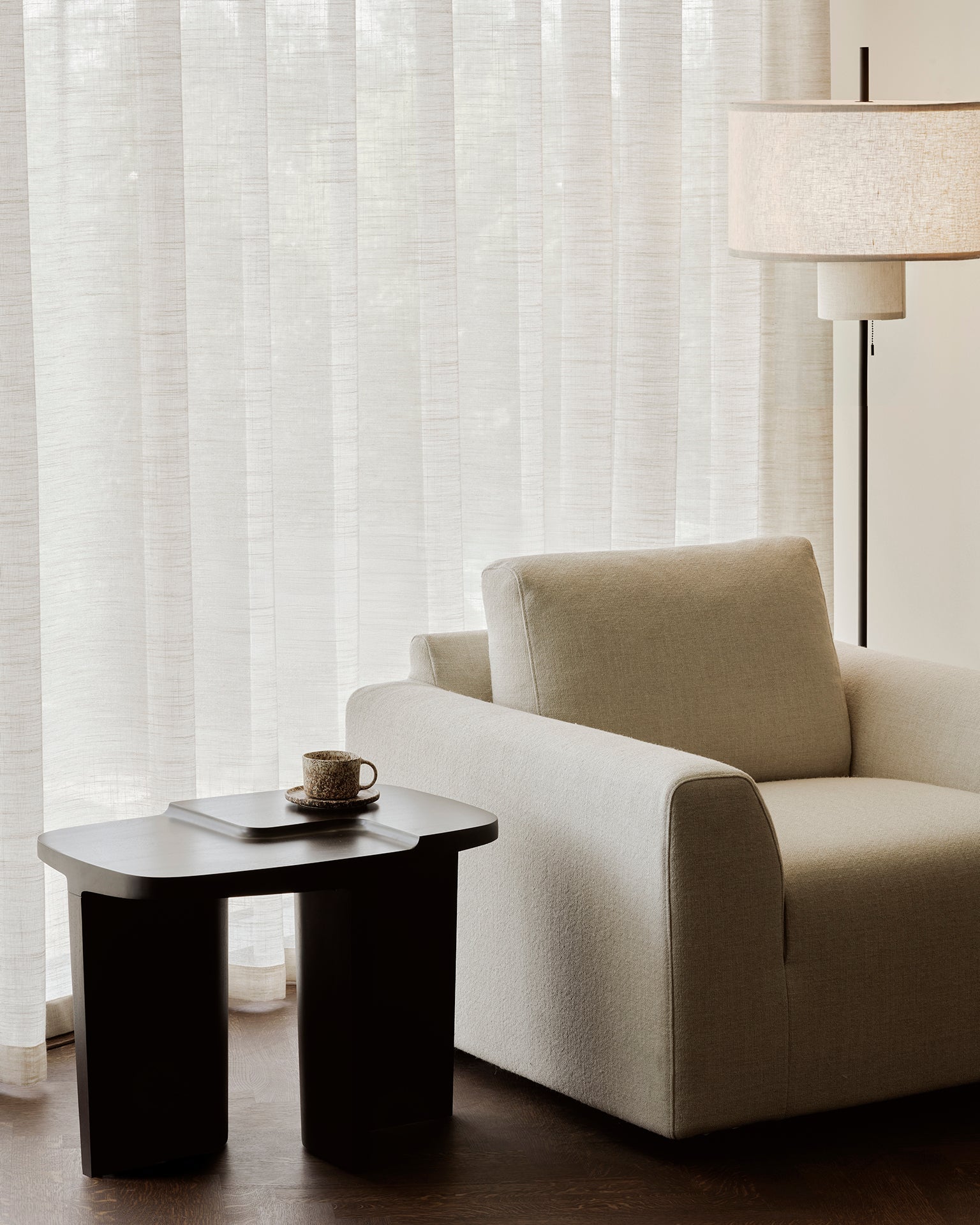 Ease lounge chair - Leche fabric White Cliff Studio Lounge Chair