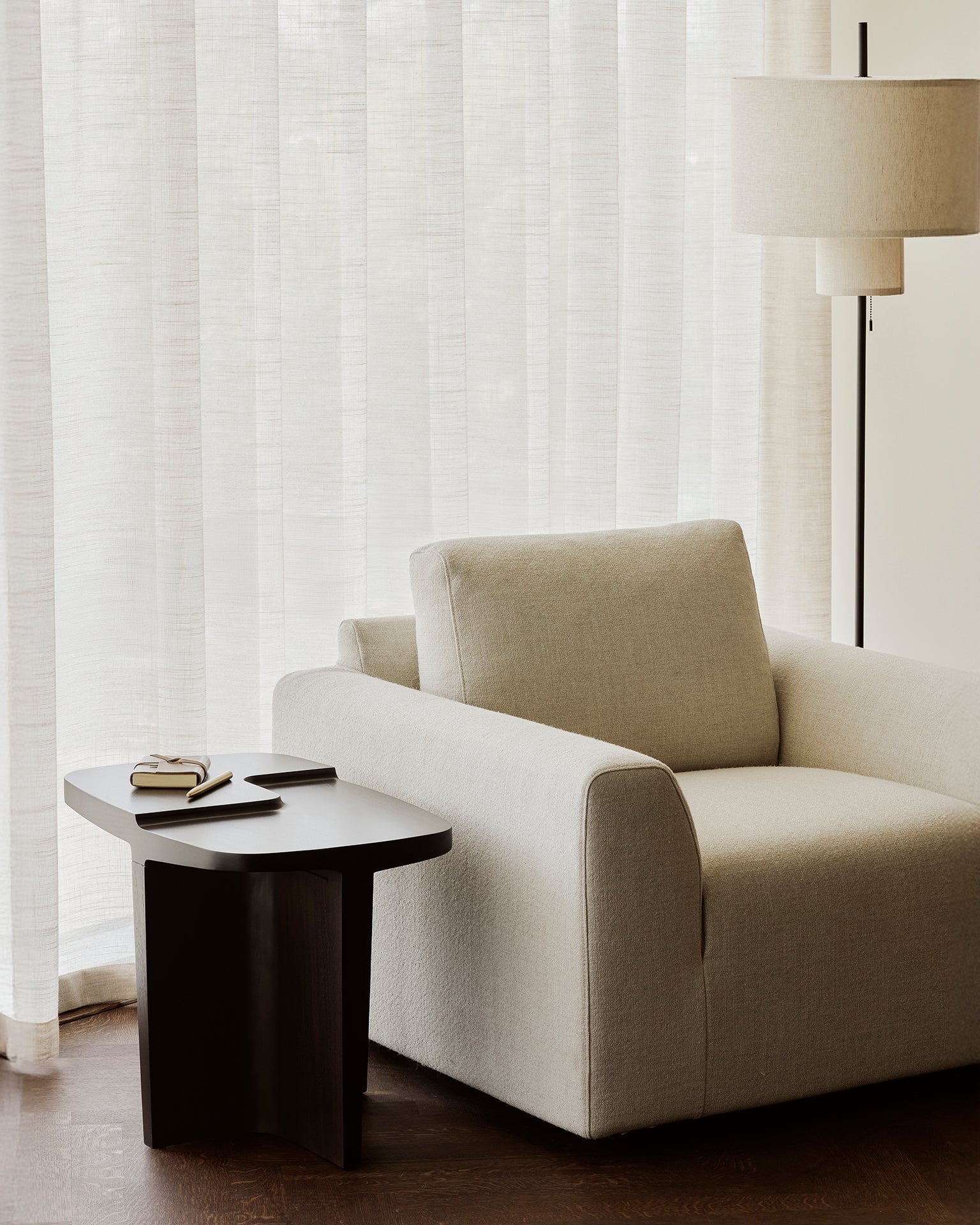 Ease lounge chair - Leche fabric White Cliff Studio Lounge Chair