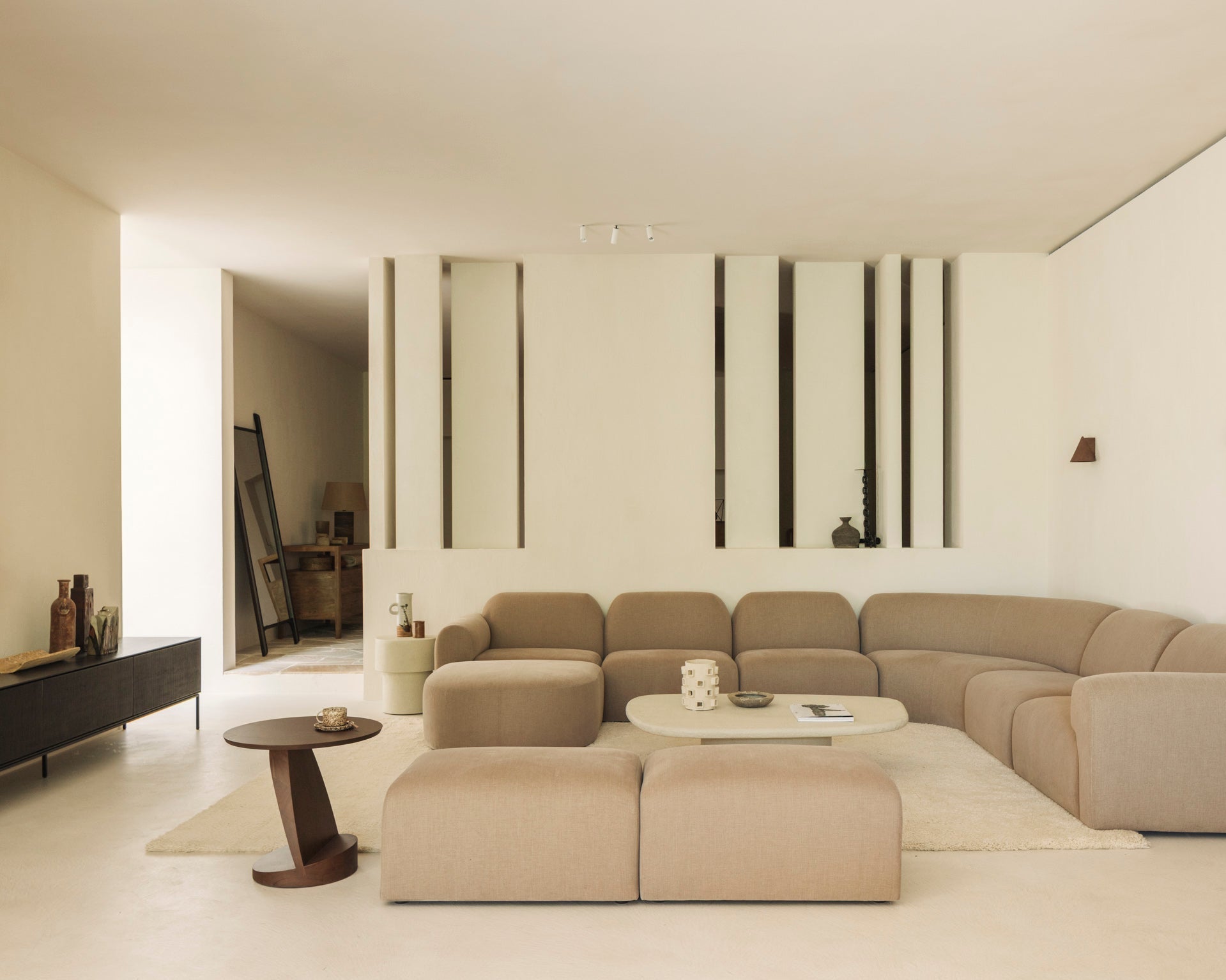 Elements coffee table - varnished Microcement - Off White - pebble shape White Cliff Studio COFFEE TABLE