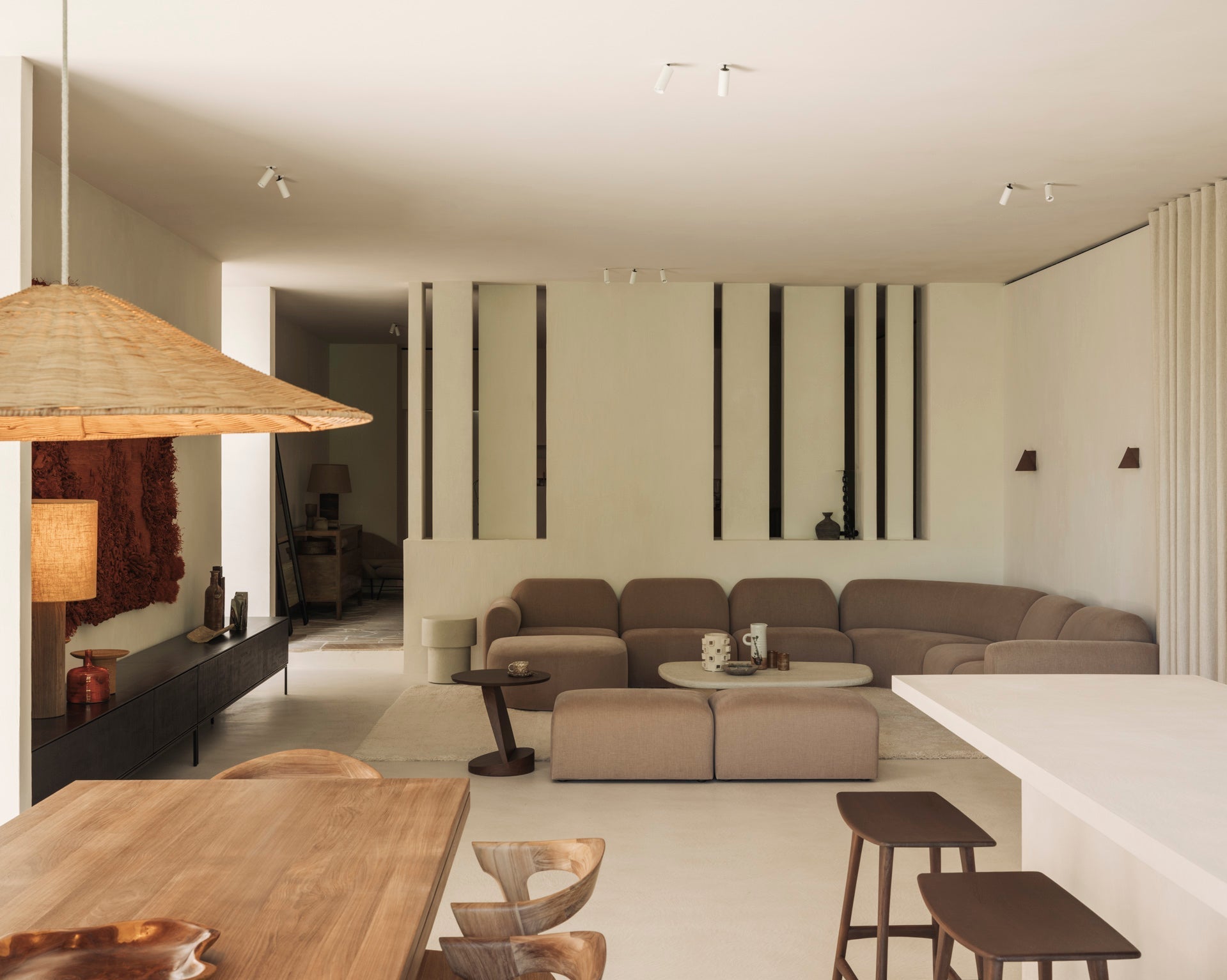 Elements coffee table - varnished Microcement - Off White - pebble shape White Cliff Studio COFFEE TABLE