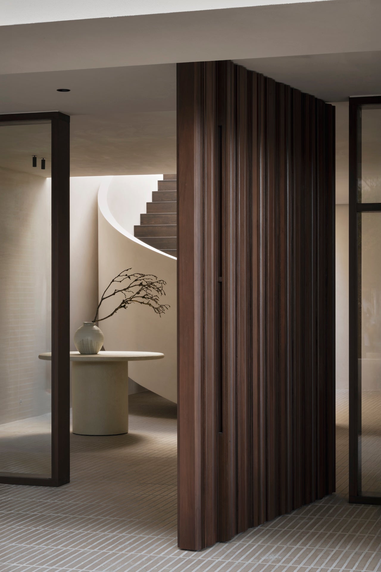 Elements dining table - varnished Microcement - Off White - round White Cliff Studio Dining Table