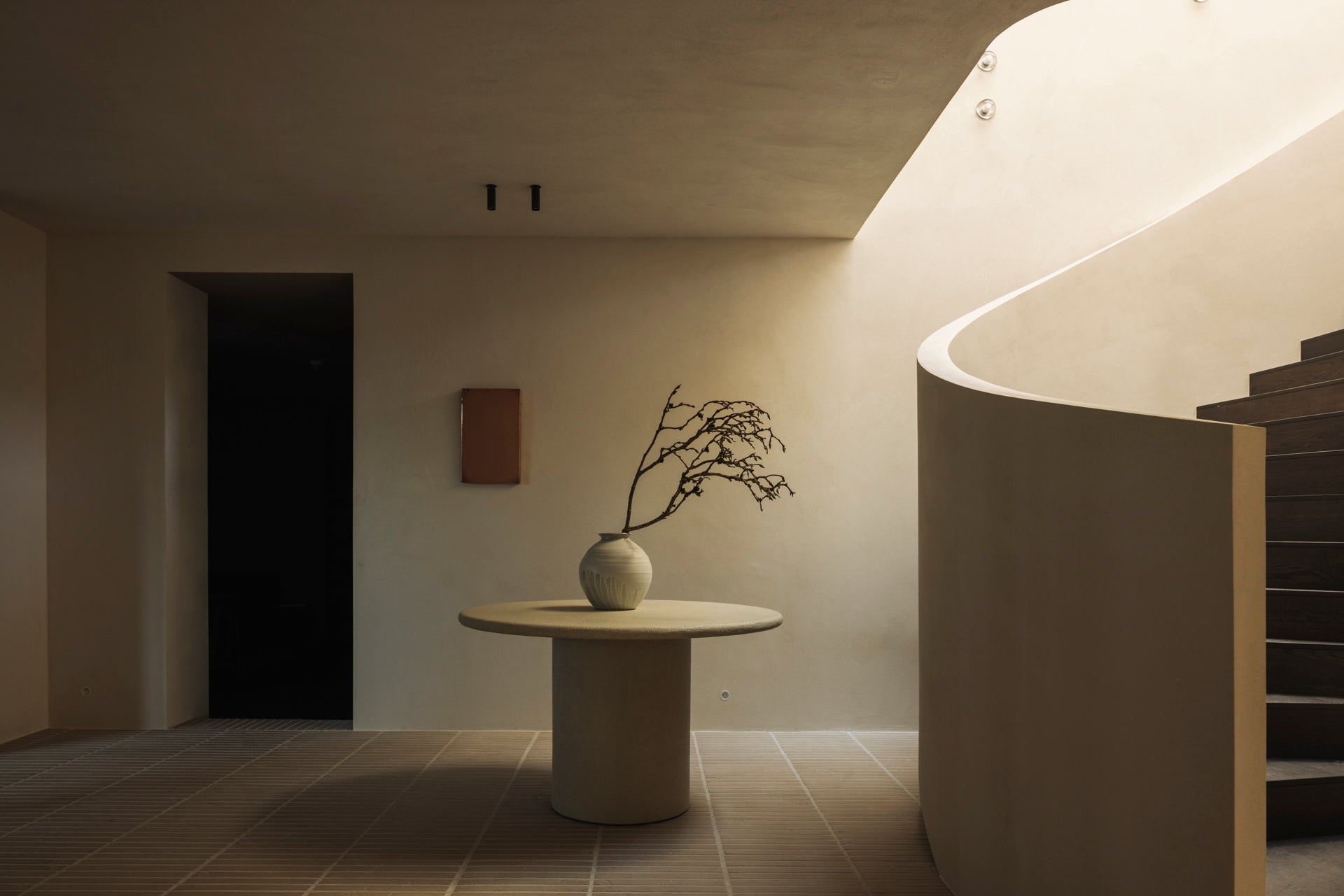 Elements dining table - varnished Microcement - Off White - round White Cliff Studio Dining Table